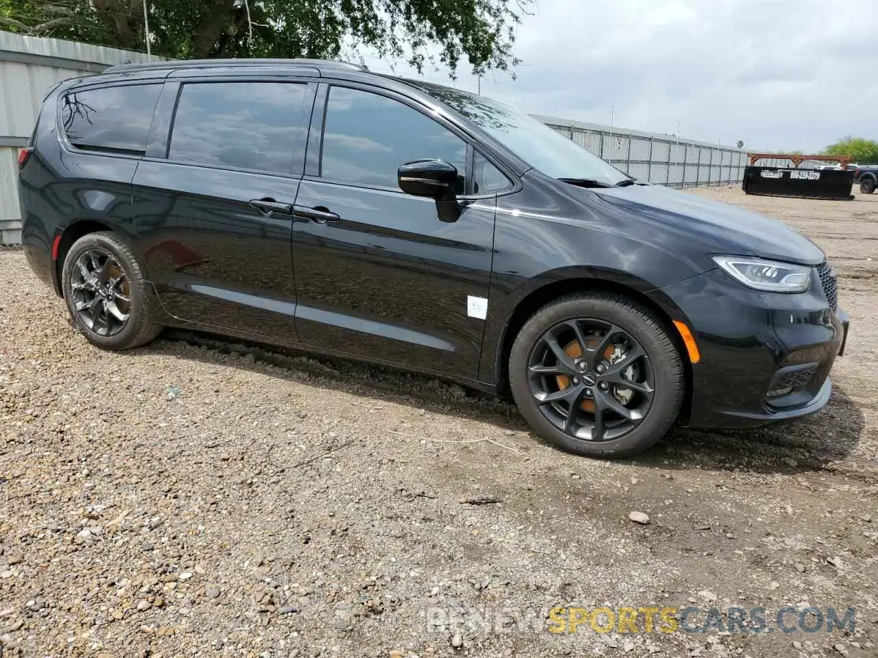 4 Photograph of a damaged car 2C4RC1BG2RR190336 CHRYSLER PACIFICA 2024