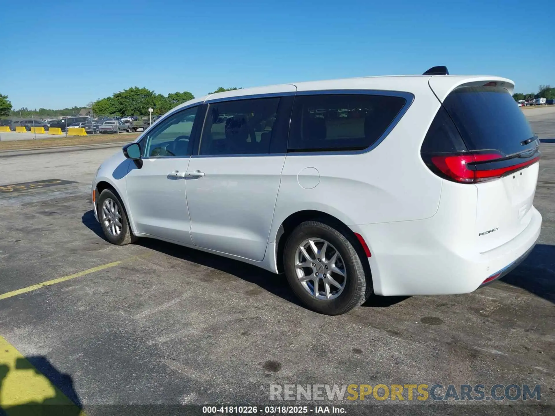 3 Фотография поврежденного автомобиля 2C4RC1BG3RR120019 CHRYSLER PACIFICA 2024