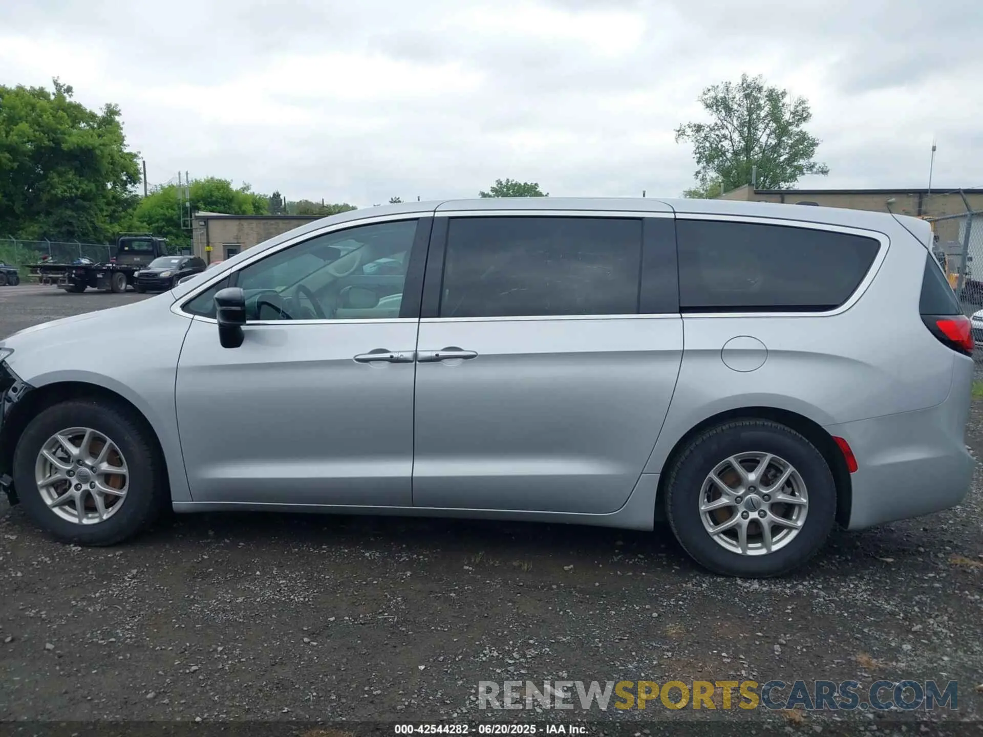 15 Photograph of a damaged car 2C4RC1BG3RR139816 CHRYSLER PACIFICA 2024