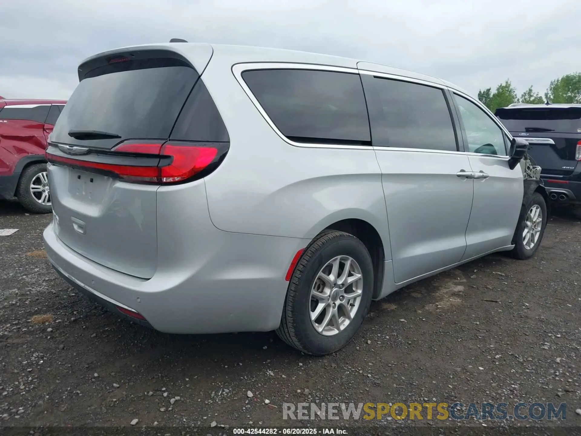 4 Photograph of a damaged car 2C4RC1BG3RR139816 CHRYSLER PACIFICA 2024