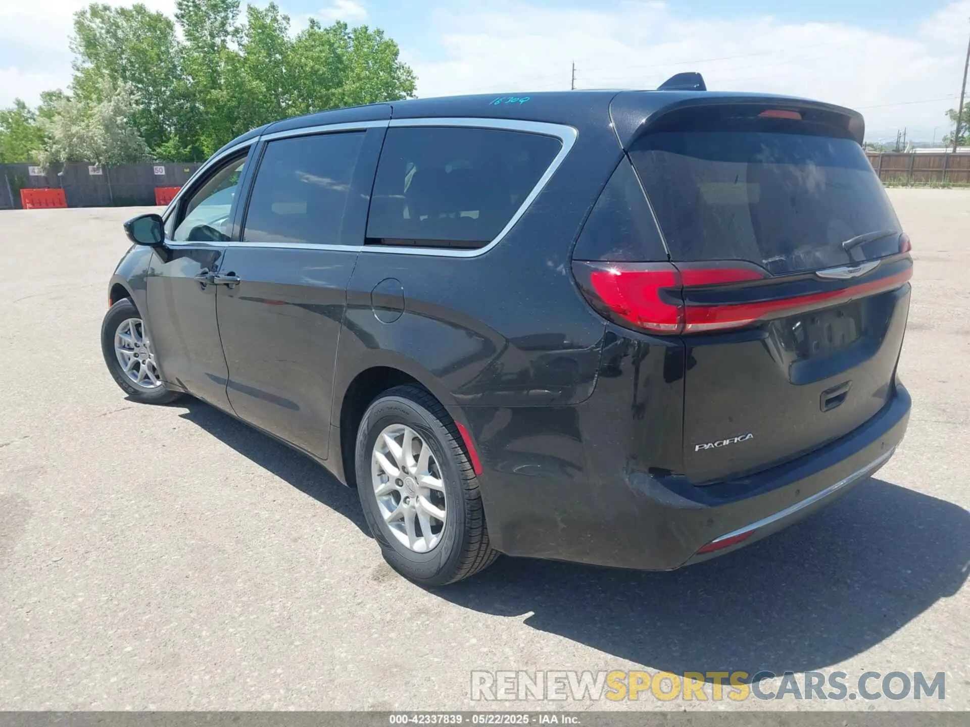 3 Photograph of a damaged car 2C4RC1BG3RR162402 CHRYSLER PACIFICA 2024