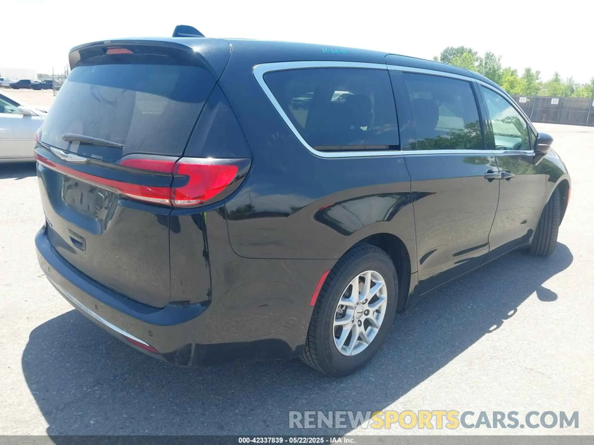 4 Photograph of a damaged car 2C4RC1BG3RR162402 CHRYSLER PACIFICA 2024