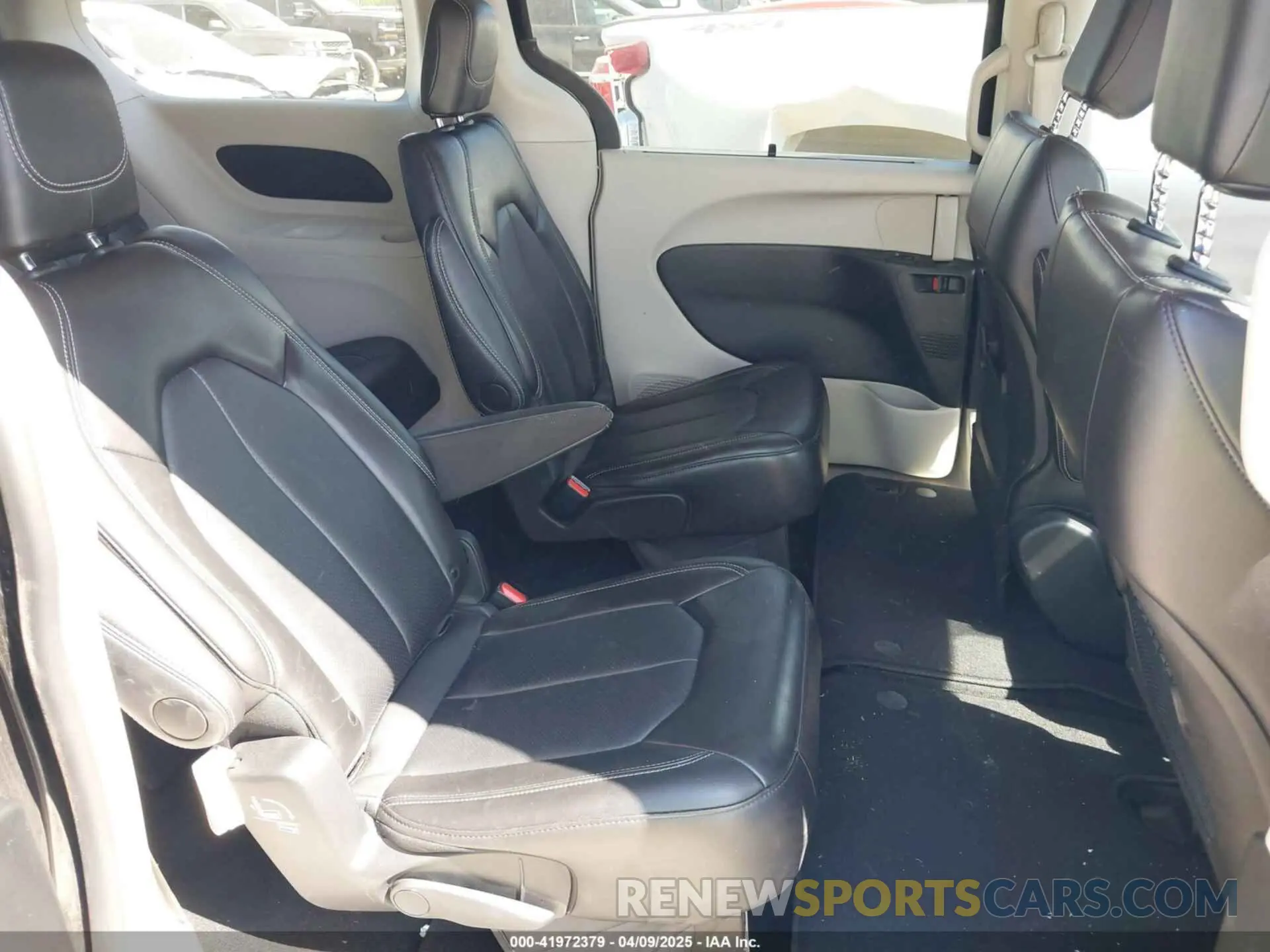 8 Фотография поврежденного автомобиля 2C4RC1BG3RR186795 CHRYSLER PACIFICA 2024
