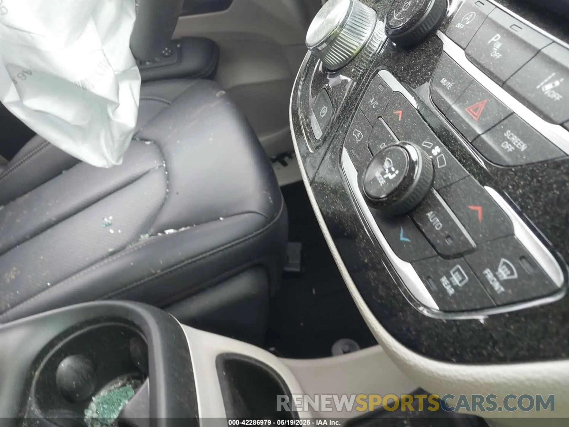 11 Photograph of a damaged car 2C4RC1BG3RR202770 CHRYSLER PACIFICA 2024