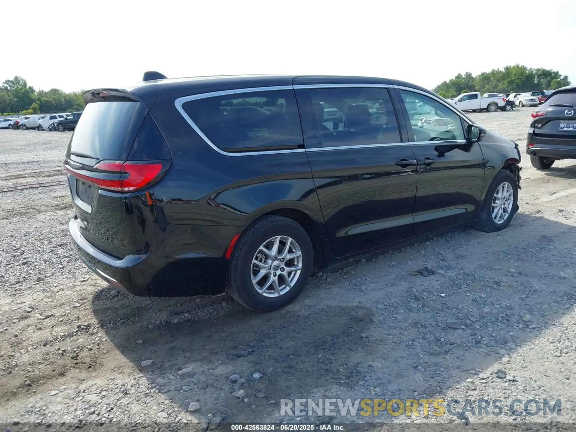 4 Photograph of a damaged car 2C4RC1BG4RR143812 CHRYSLER PACIFICA 2024