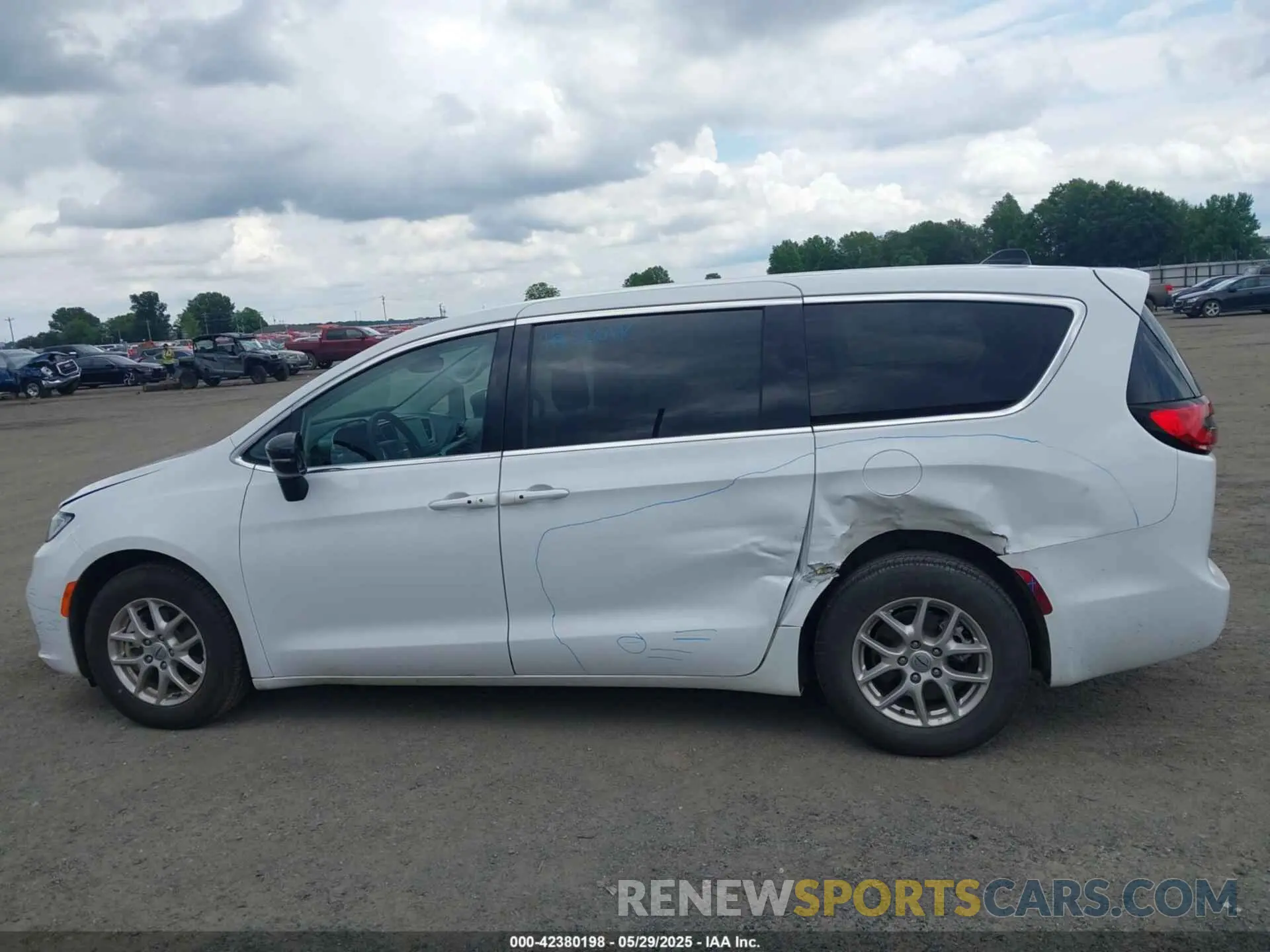 14 Photograph of a damaged car 2C4RC1BG4RR163235 CHRYSLER PACIFICA 2024