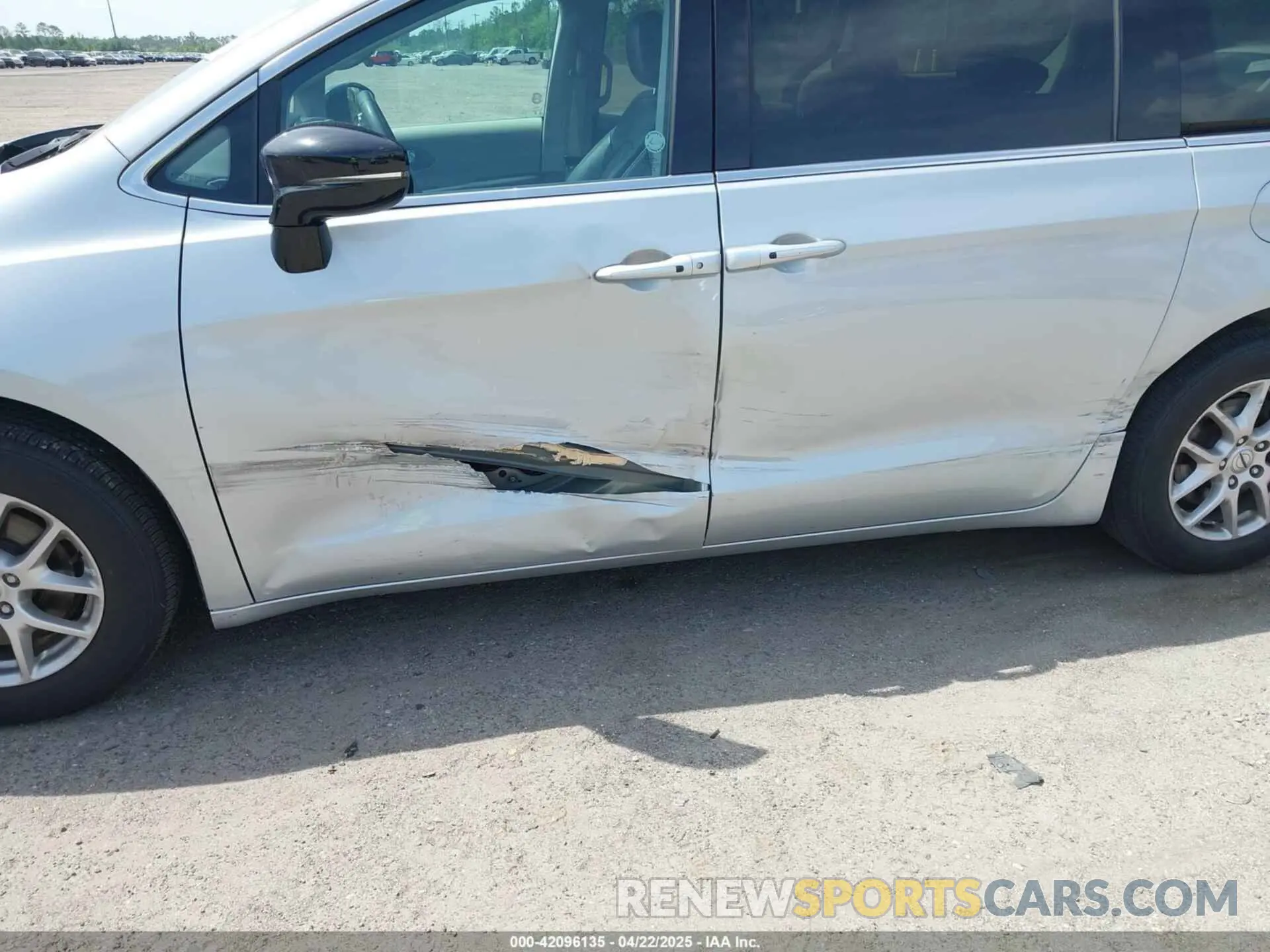 6 Photograph of a damaged car 2C4RC1BG5RR132205 CHRYSLER PACIFICA 2024