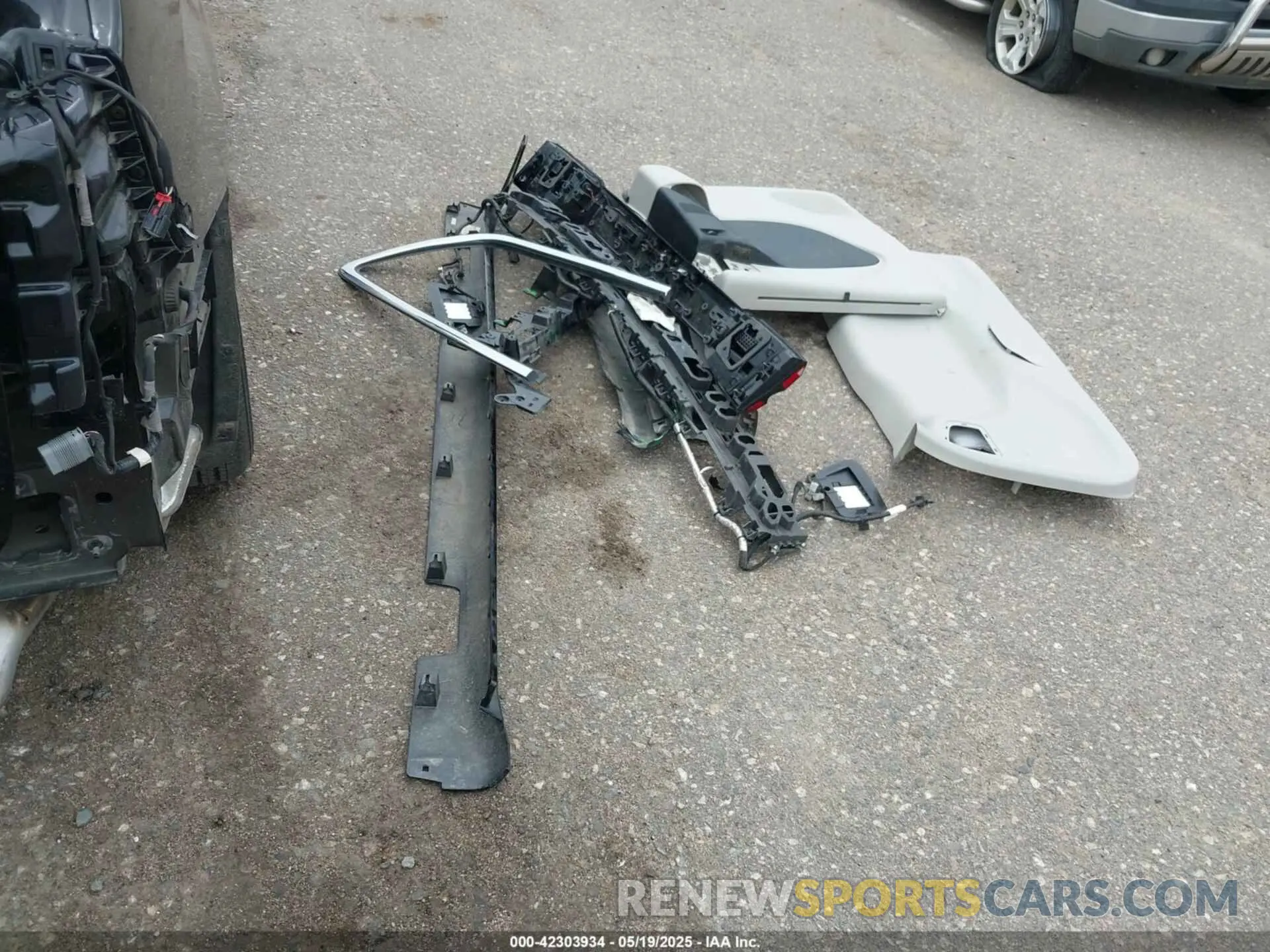12 Photograph of a damaged car 2C4RC1BG5RR136139 CHRYSLER PACIFICA 2024