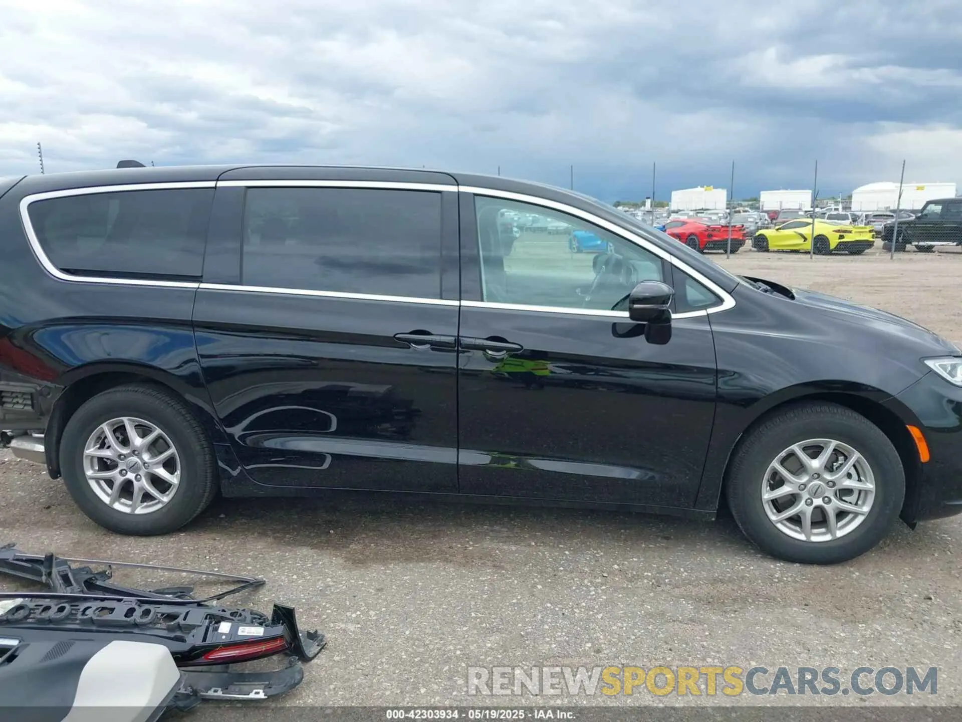 14 Photograph of a damaged car 2C4RC1BG5RR136139 CHRYSLER PACIFICA 2024