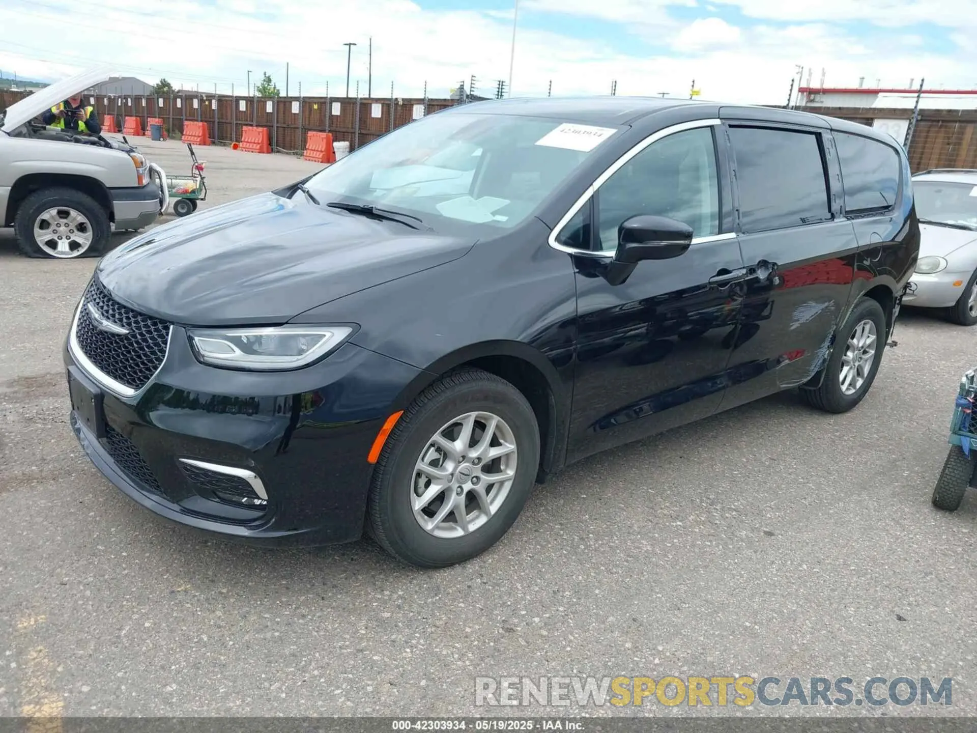 2 Photograph of a damaged car 2C4RC1BG5RR136139 CHRYSLER PACIFICA 2024