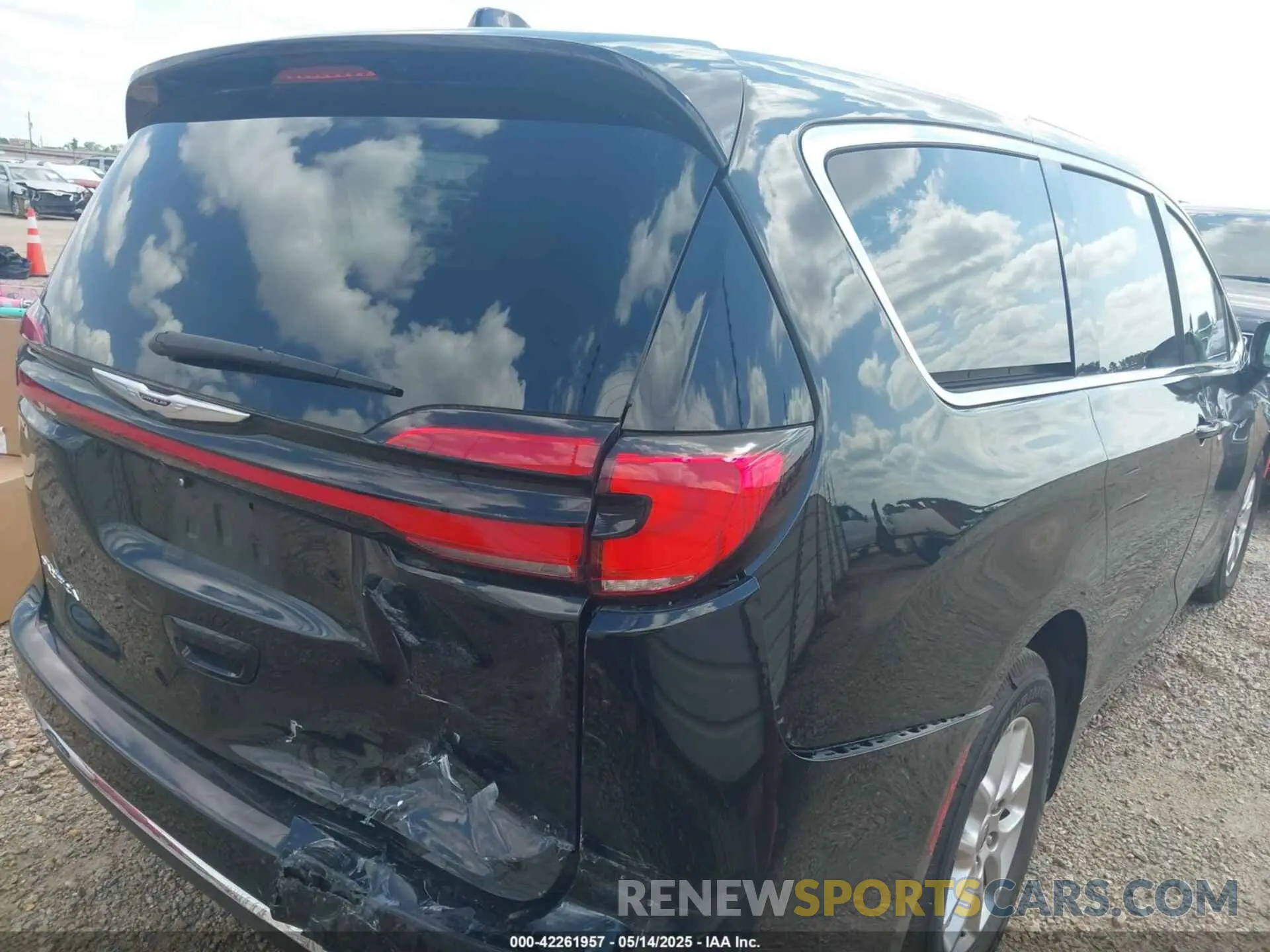 4 Photograph of a damaged car 2C4RC1BG5RR143821 CHRYSLER PACIFICA 2024