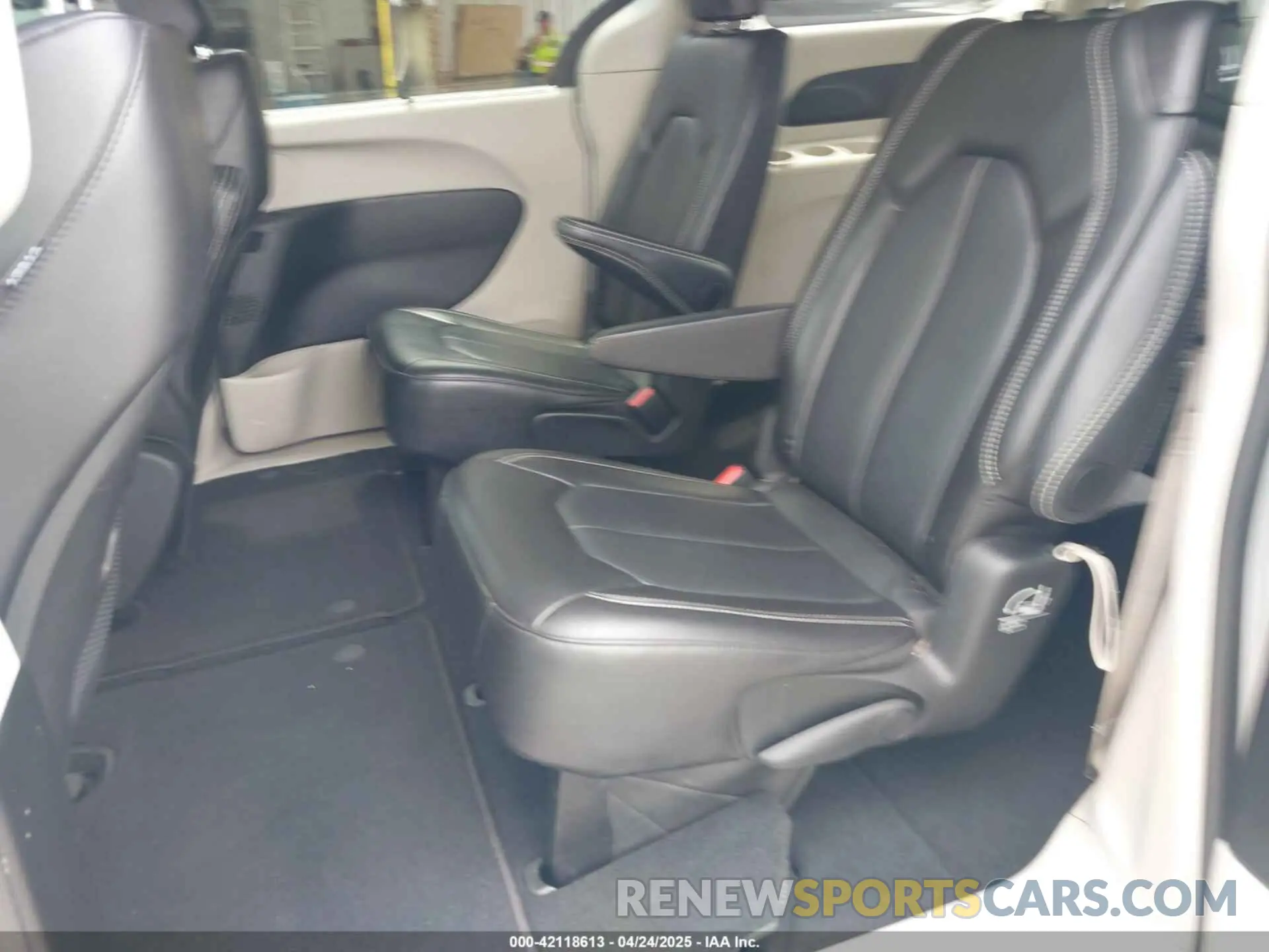 8 Фотография поврежденного автомобиля 2C4RC1BG6RR116594 CHRYSLER PACIFICA 2024