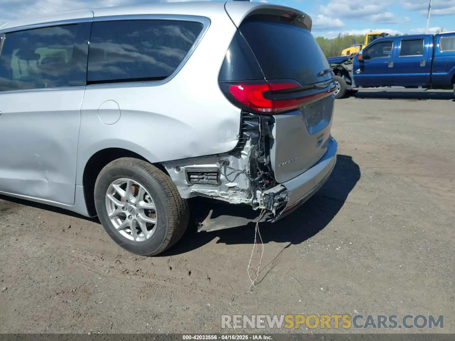 6 Photograph of a damaged car 2C4RC1BG6RR179873 CHRYSLER PACIFICA 2024