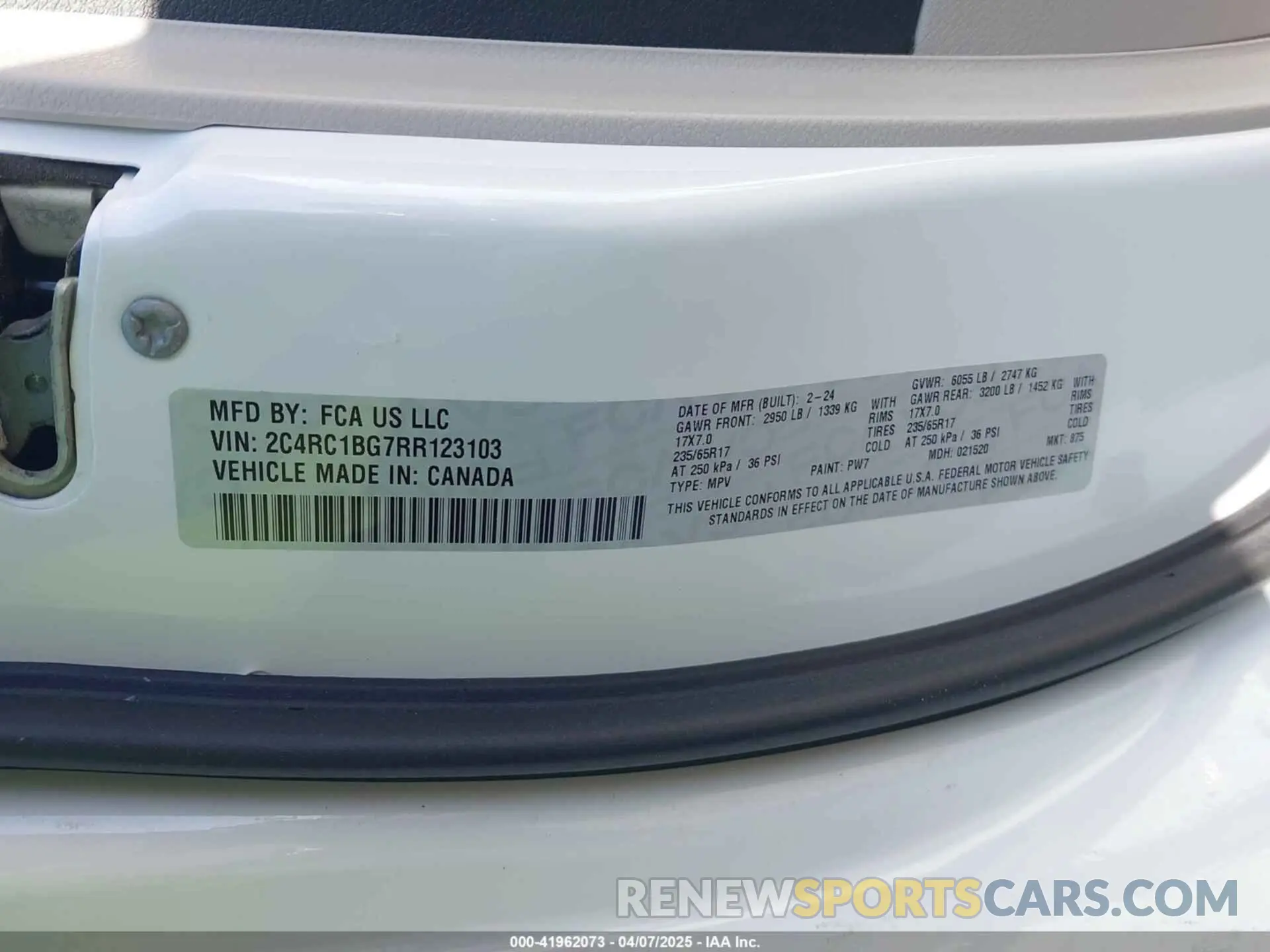 9 Photograph of a damaged car 2C4RC1BG7RR123103 CHRYSLER PACIFICA 2024