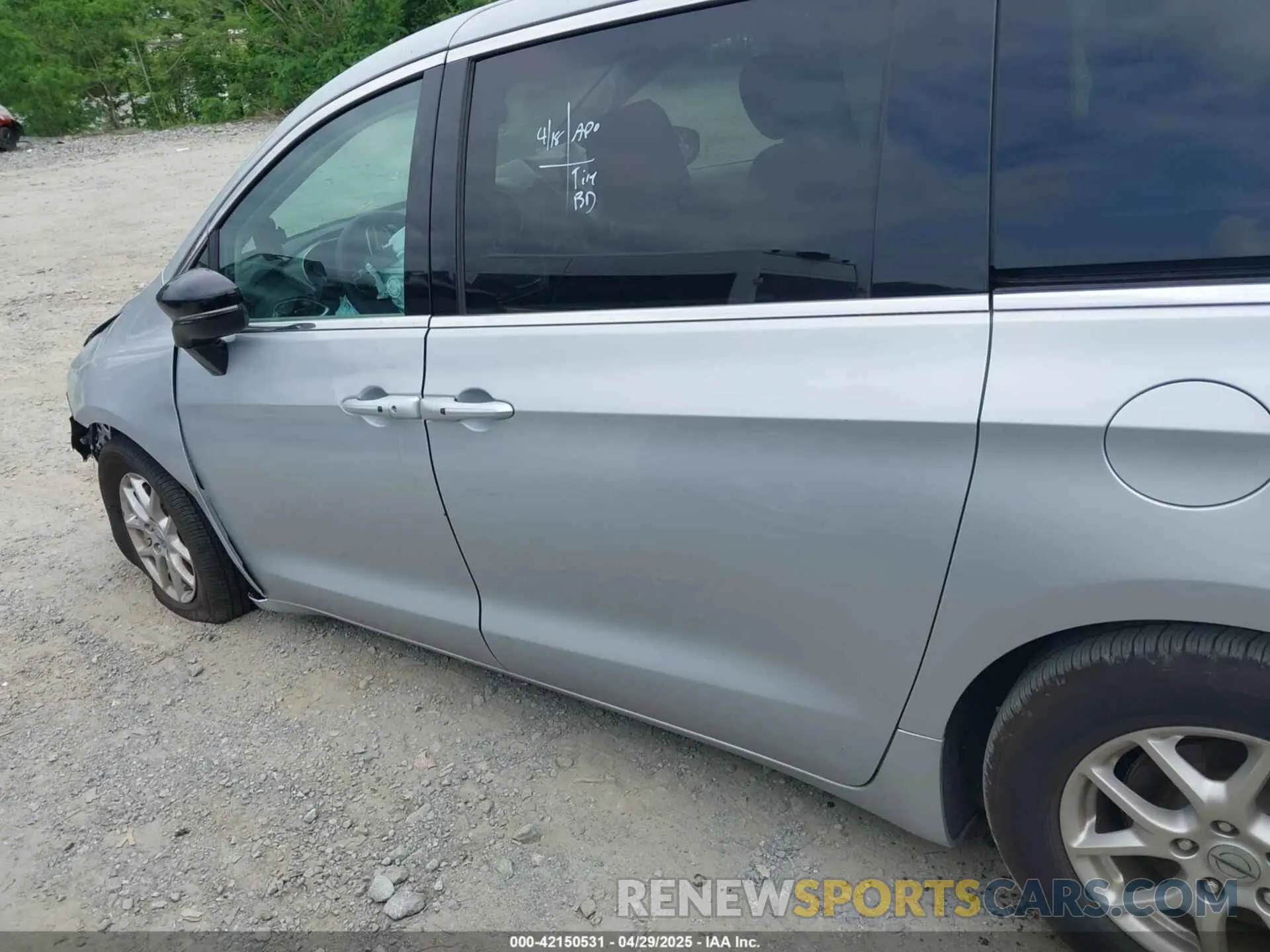 14 Photograph of a damaged car 2C4RC1BG8RR139066 CHRYSLER PACIFICA 2024