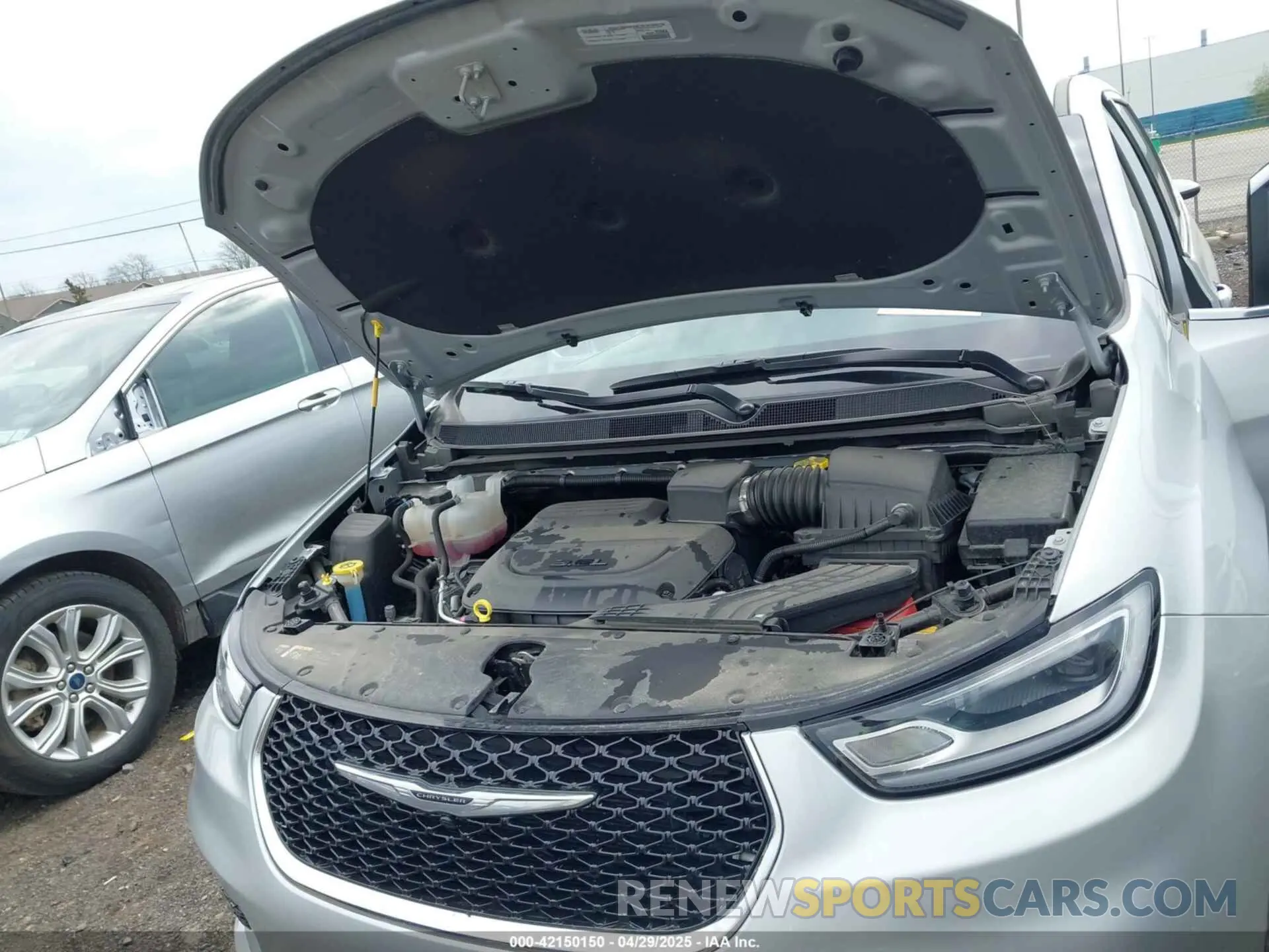 10 Photograph of a damaged car 2C4RC1BG8RR186632 CHRYSLER PACIFICA 2024
