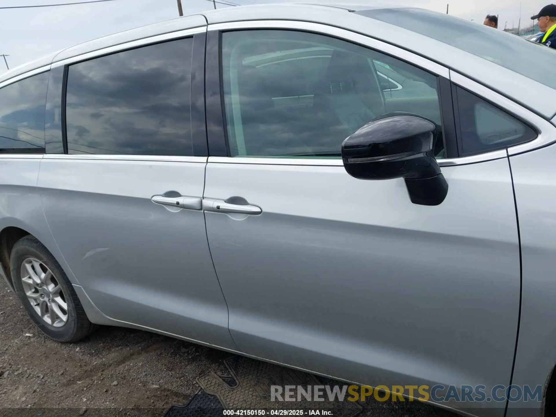 13 Photograph of a damaged car 2C4RC1BG8RR186632 CHRYSLER PACIFICA 2024