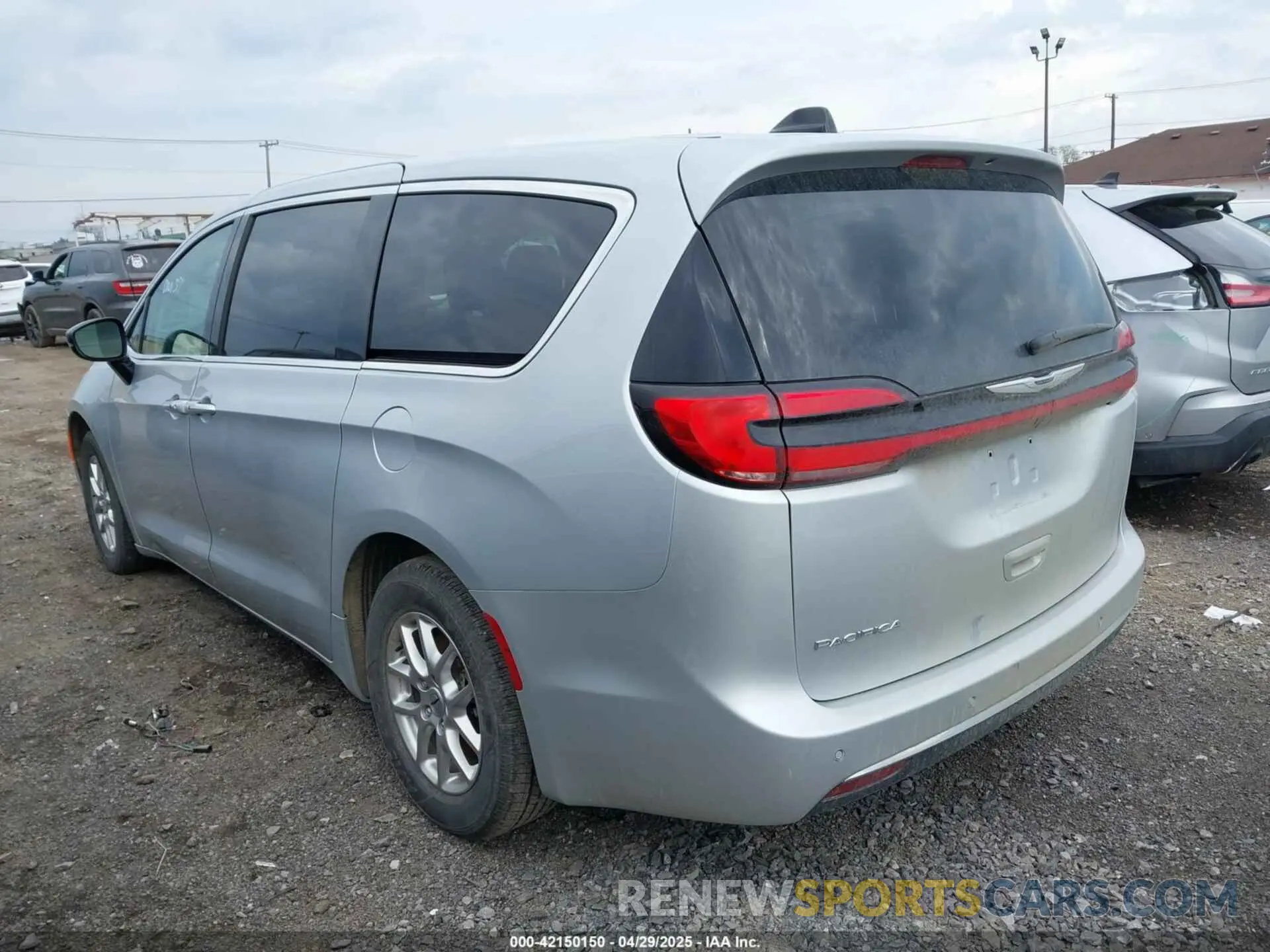 3 Photograph of a damaged car 2C4RC1BG8RR186632 CHRYSLER PACIFICA 2024