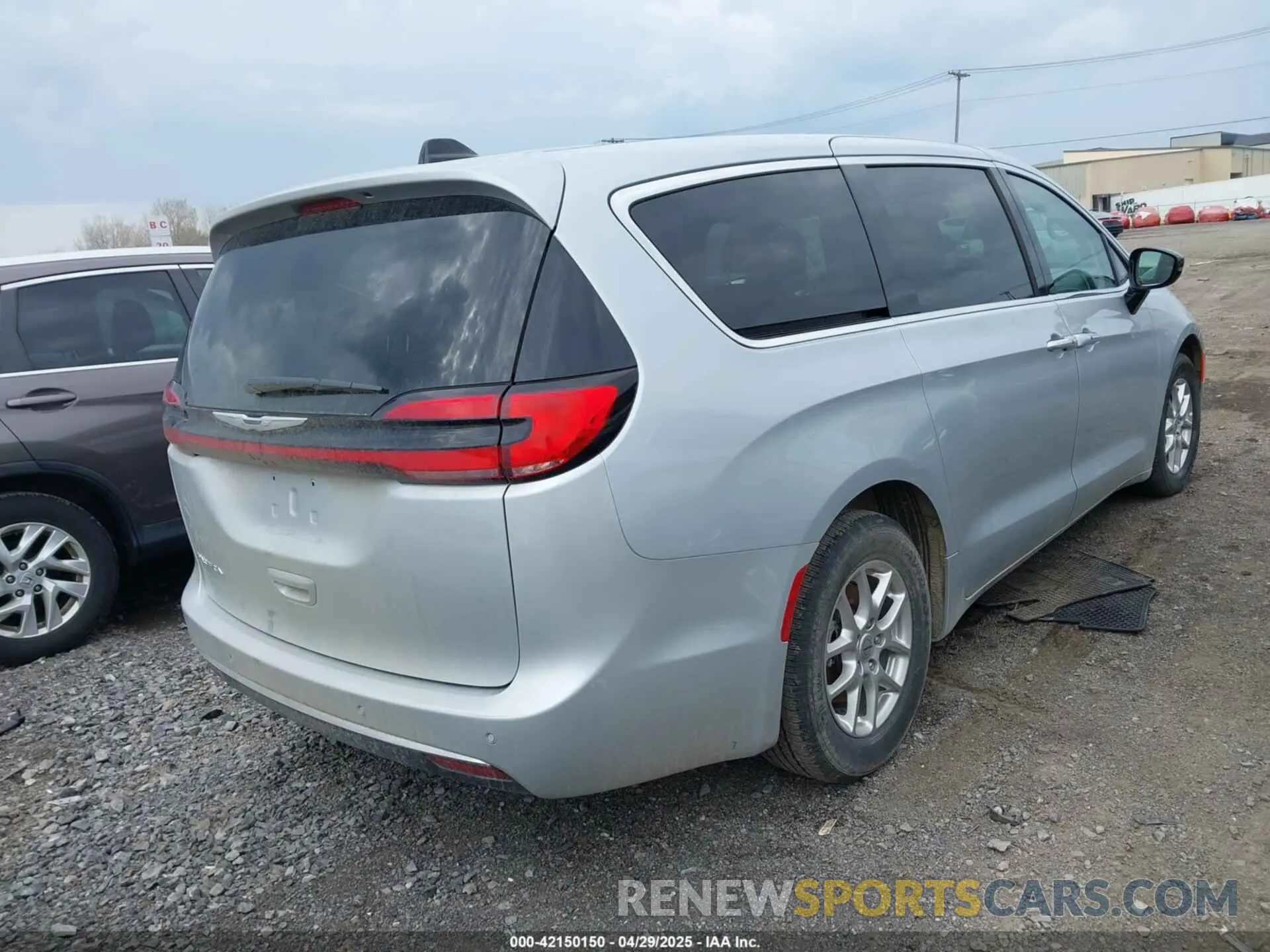 4 Photograph of a damaged car 2C4RC1BG8RR186632 CHRYSLER PACIFICA 2024