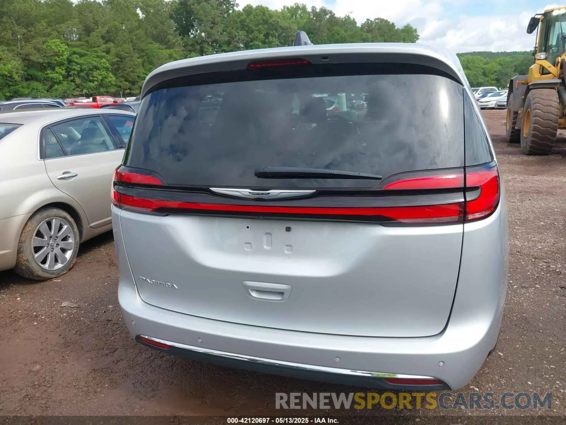 16 Photograph of a damaged car 2C4RC1BG9RR129162 CHRYSLER PACIFICA 2024