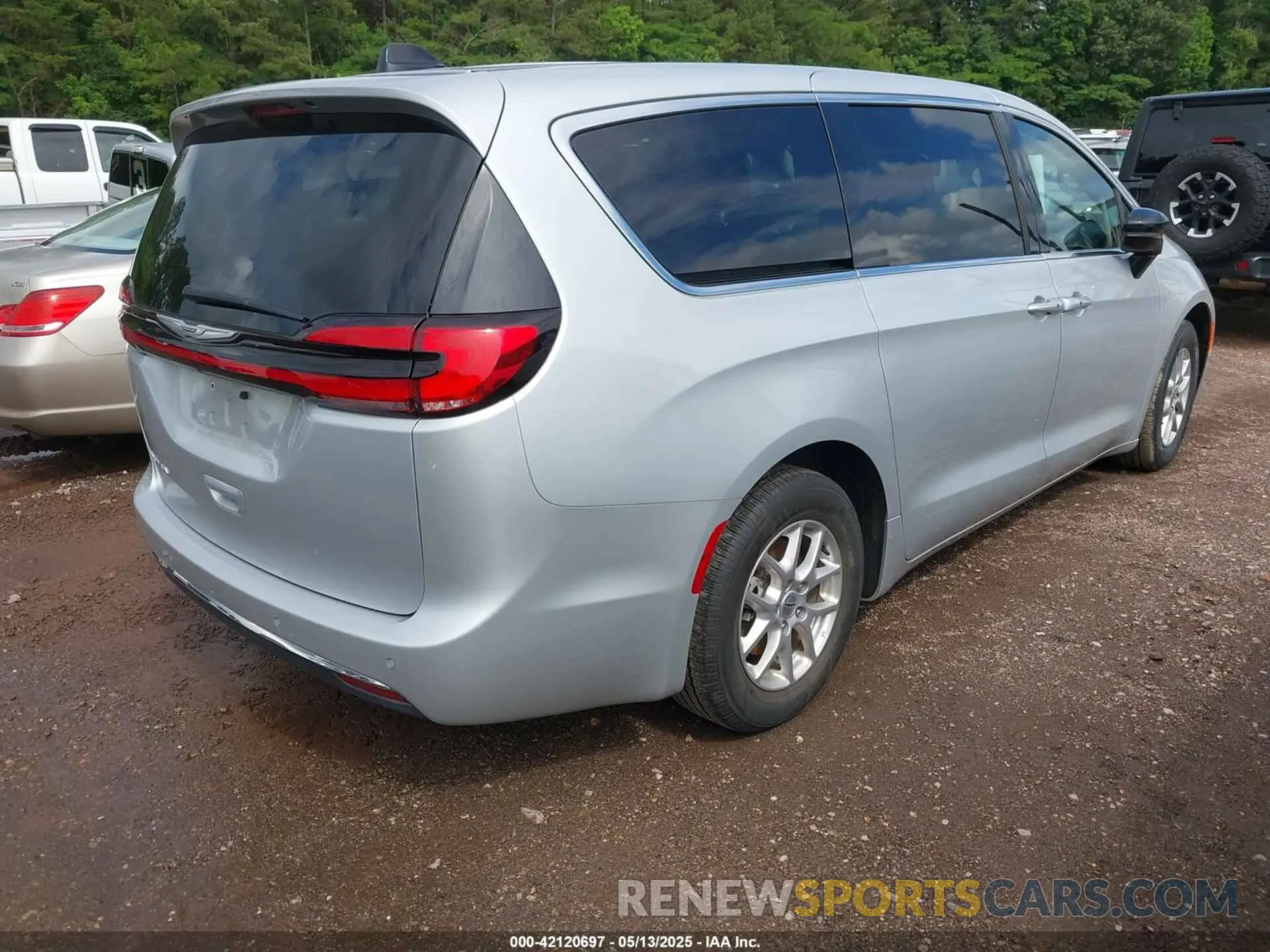 4 Photograph of a damaged car 2C4RC1BG9RR129162 CHRYSLER PACIFICA 2024