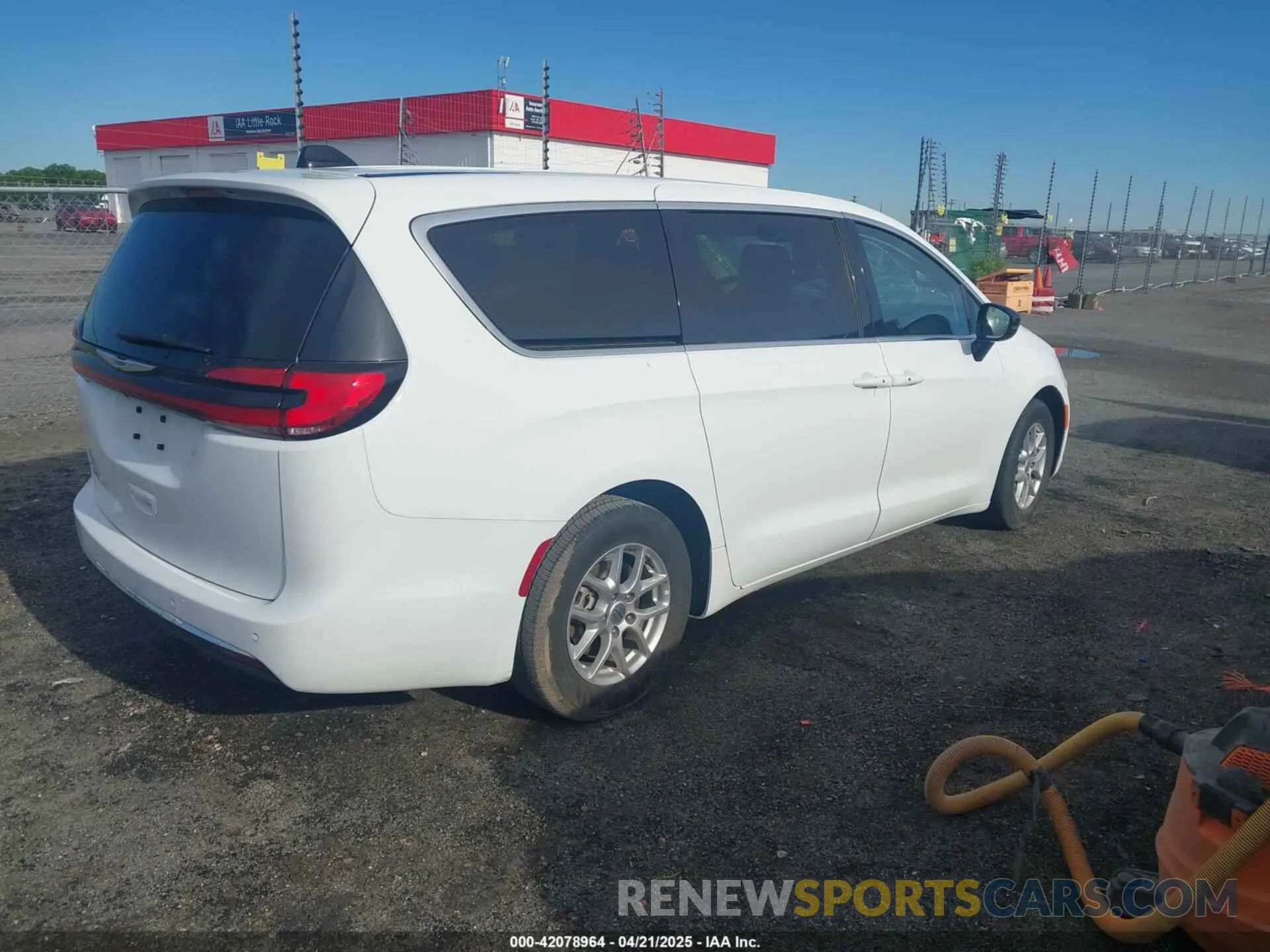 4 Фотография поврежденного автомобиля 2C4RC1BGXRR124925 CHRYSLER PACIFICA 2024