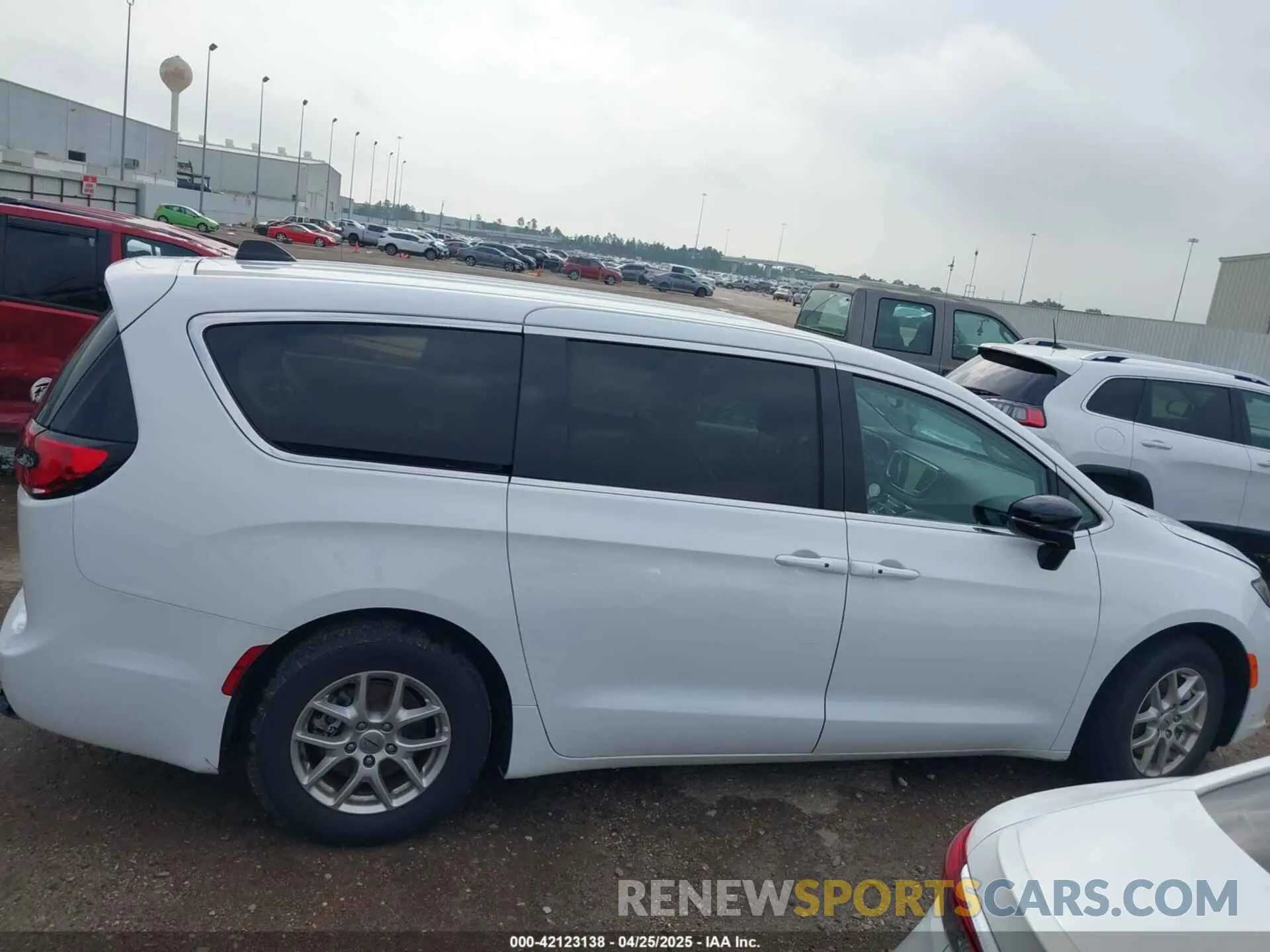 13 Фотография поврежденного автомобиля 2C4RC1BGXRR145399 CHRYSLER PACIFICA 2024