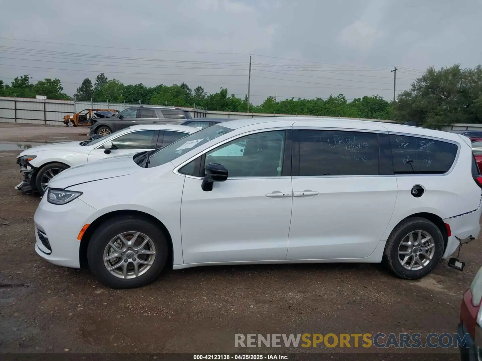 14 Фотография поврежденного автомобиля 2C4RC1BGXRR145399 CHRYSLER PACIFICA 2024