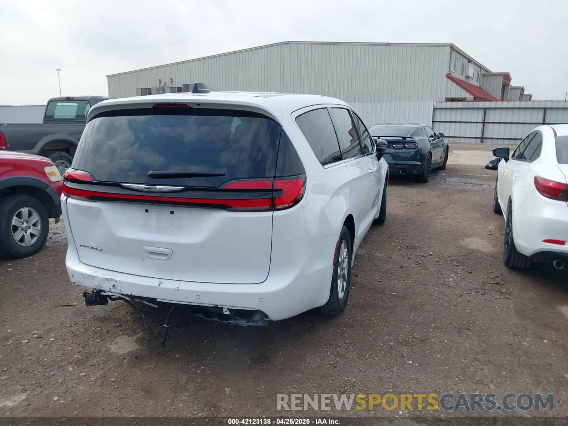 4 Фотография поврежденного автомобиля 2C4RC1BGXRR145399 CHRYSLER PACIFICA 2024
