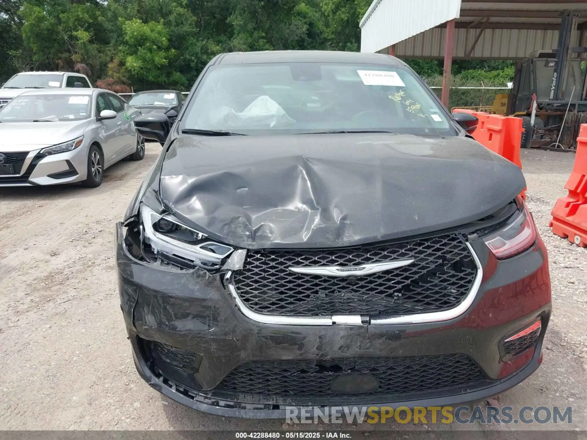 11 Photograph of a damaged car 2C4RC1BGXRR151574 CHRYSLER PACIFICA 2024