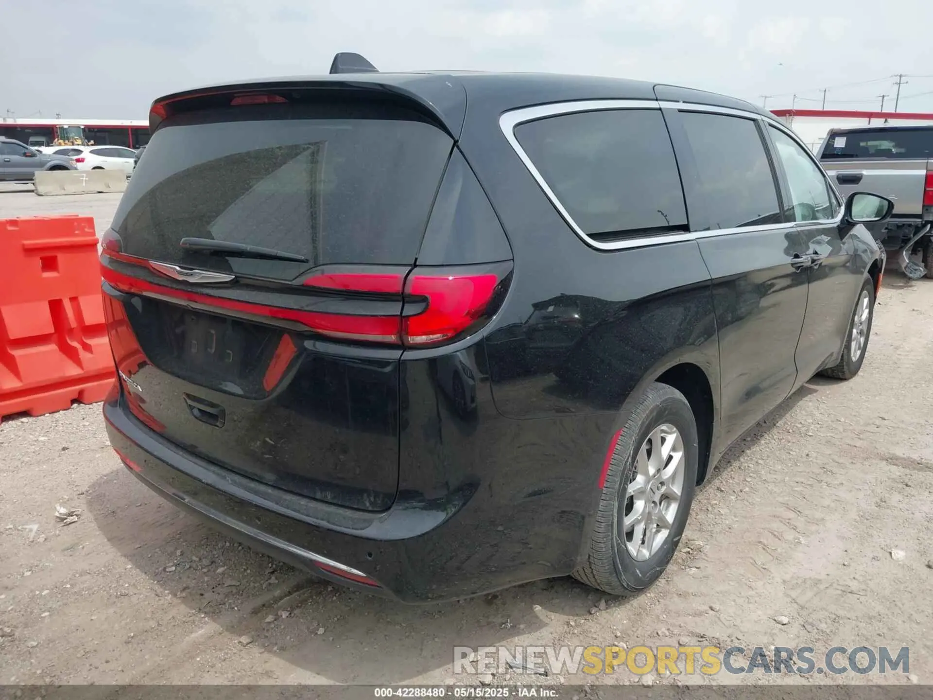 4 Photograph of a damaged car 2C4RC1BGXRR151574 CHRYSLER PACIFICA 2024