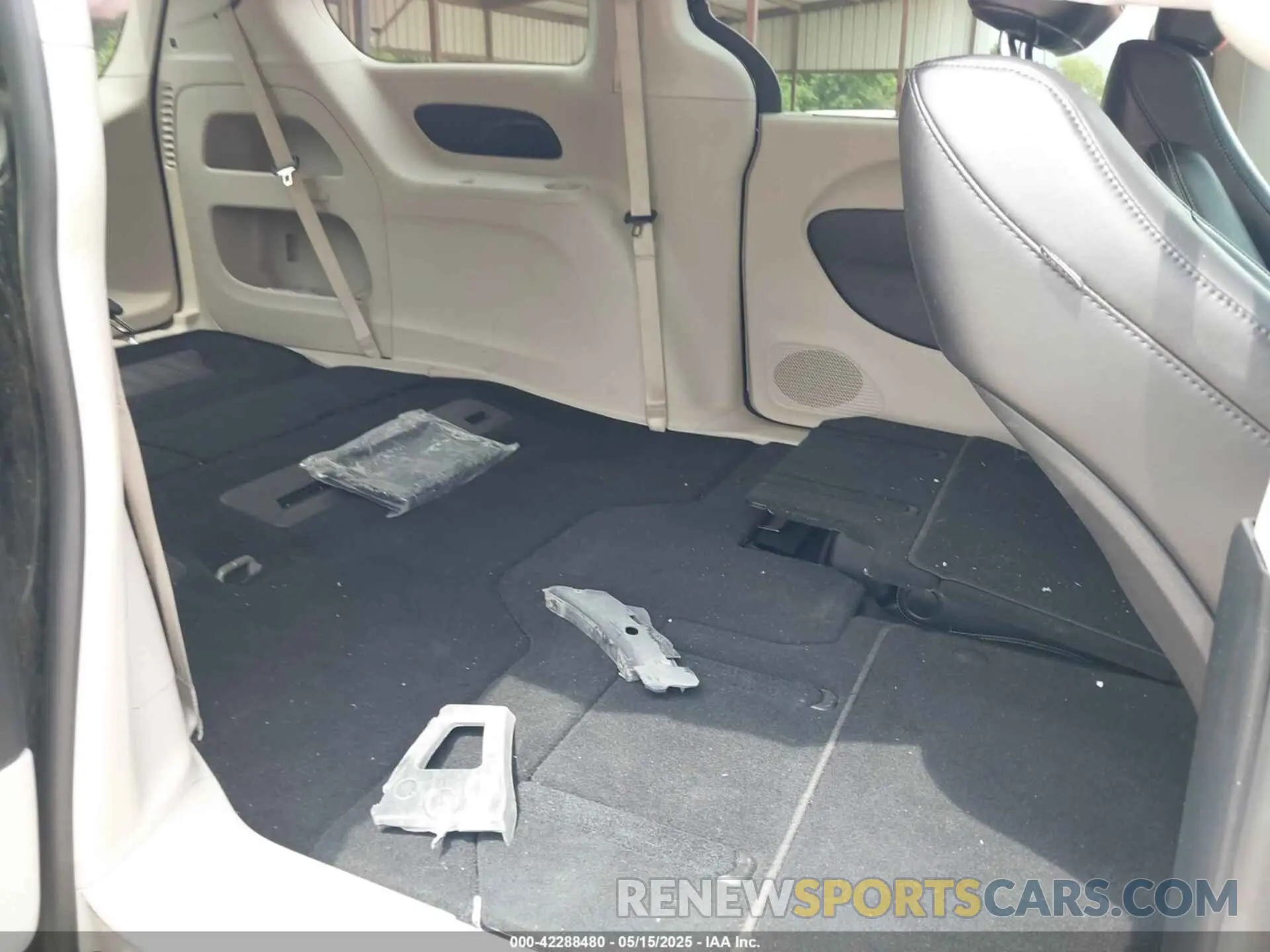 8 Photograph of a damaged car 2C4RC1BGXRR151574 CHRYSLER PACIFICA 2024