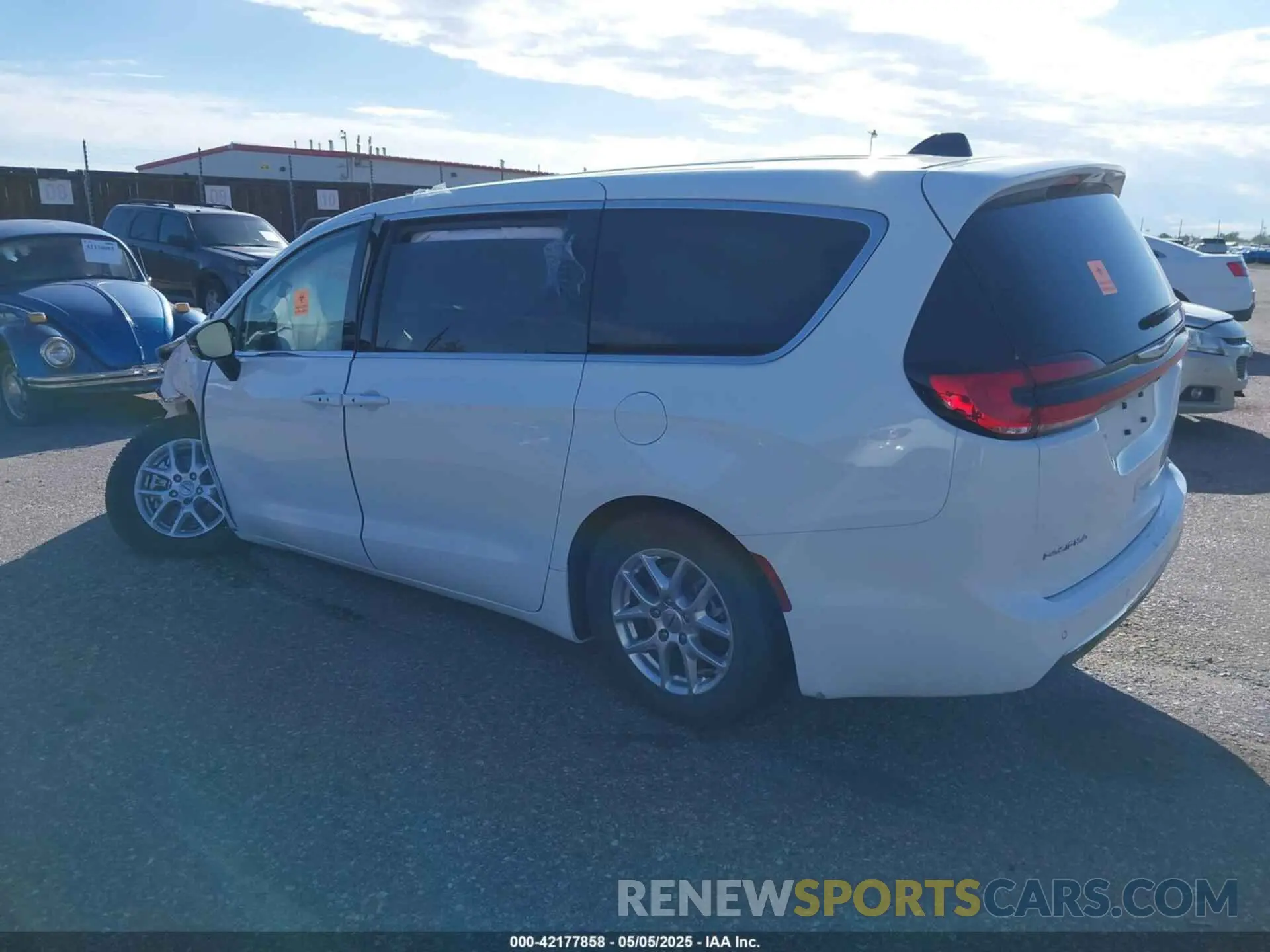 3 Photograph of a damaged car 2C4RC1FG3RR144993 CHRYSLER PACIFICA 2024