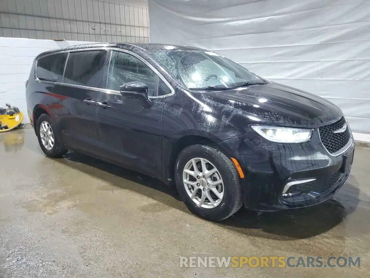 4 Photograph of a damaged car 2C4RC1FG6RR132434 CHRYSLER PACIFICA 2024