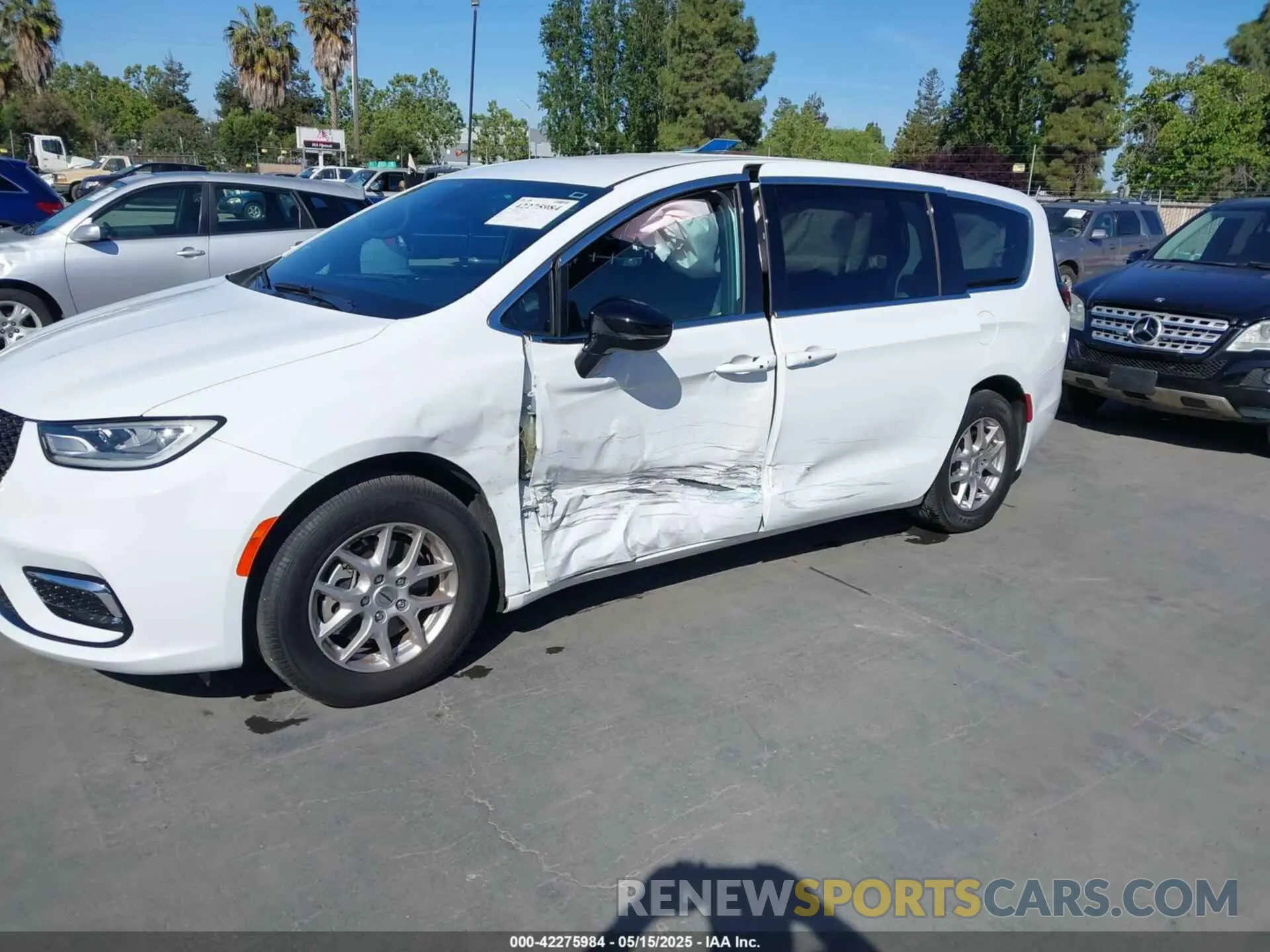 2 Photograph of a damaged car 2C4RC1FG7RR194974 CHRYSLER PACIFICA 2024