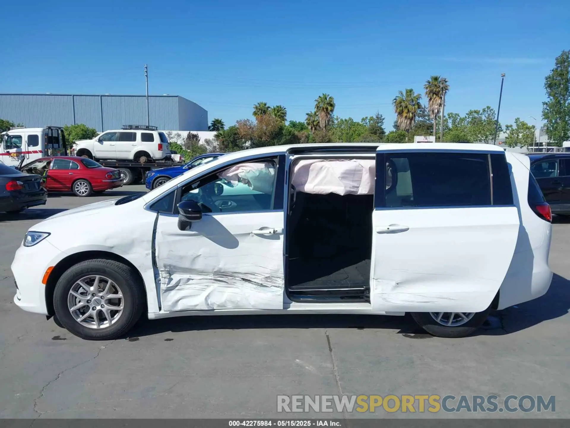6 Photograph of a damaged car 2C4RC1FG7RR194974 CHRYSLER PACIFICA 2024