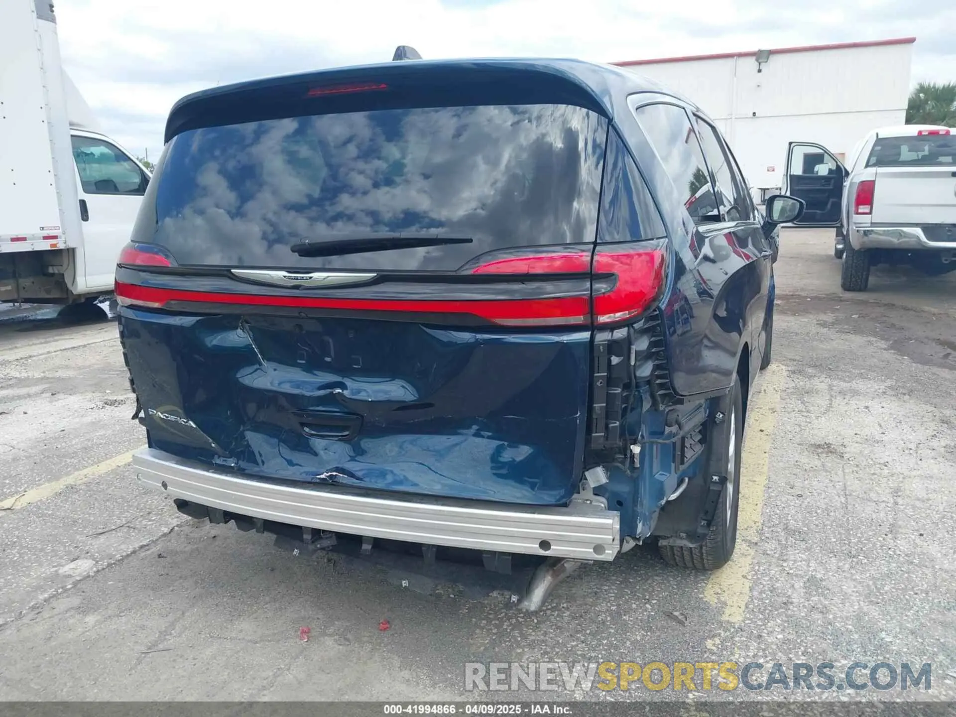 4 Фотография поврежденного автомобиля 2C4RC1FGSRR102552 CHRYSLER PACIFICA 2024