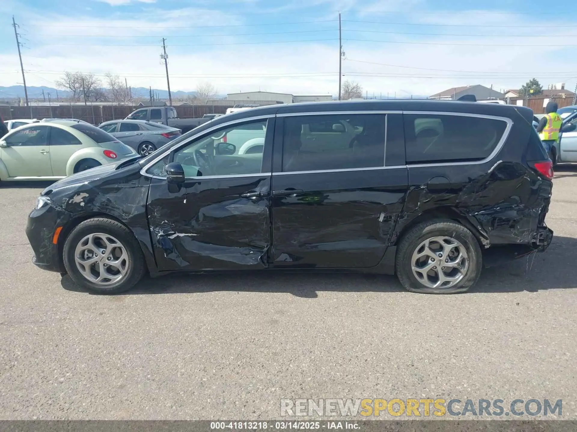 14 Photograph of a damaged car 2C4RC1GG3RR101916 CHRYSLER PACIFICA 2024
