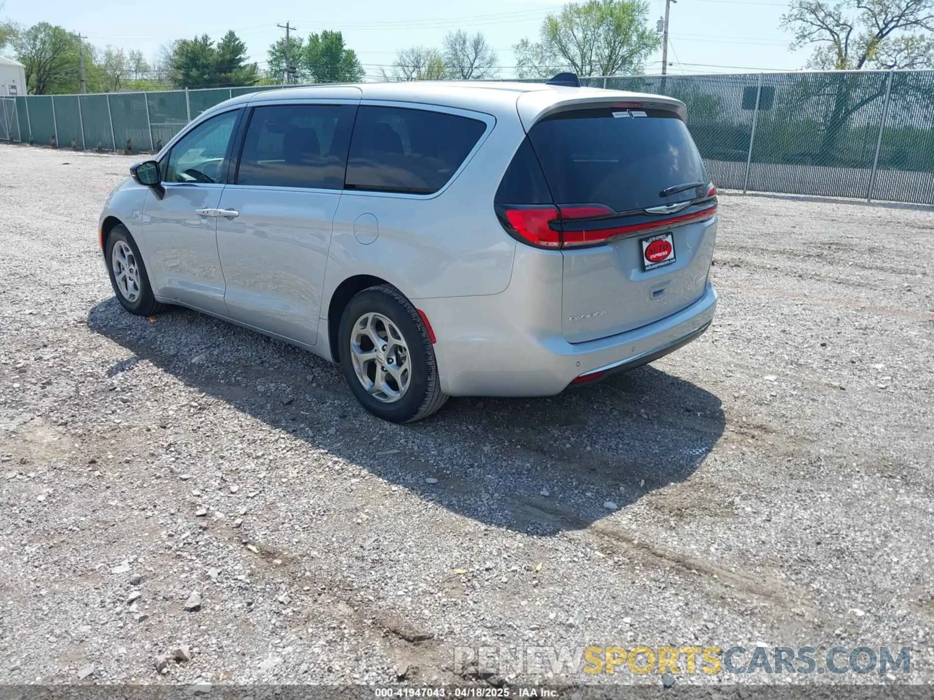 3 Фотография поврежденного автомобиля 2C4RC1GG3RR128050 CHRYSLER PACIFICA 2024