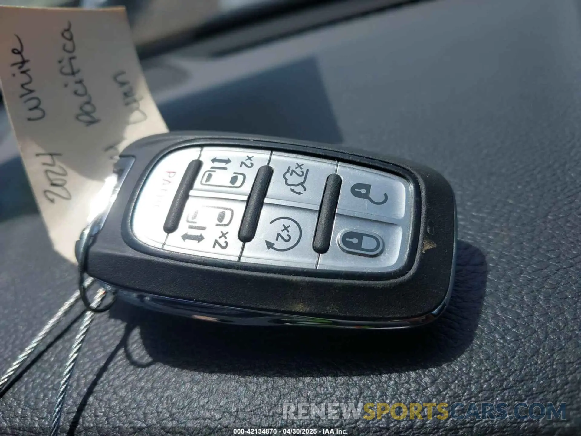 11 Фотография поврежденного автомобиля 2C4RC1PG4RR121446 CHRYSLER PACIFICA 2024