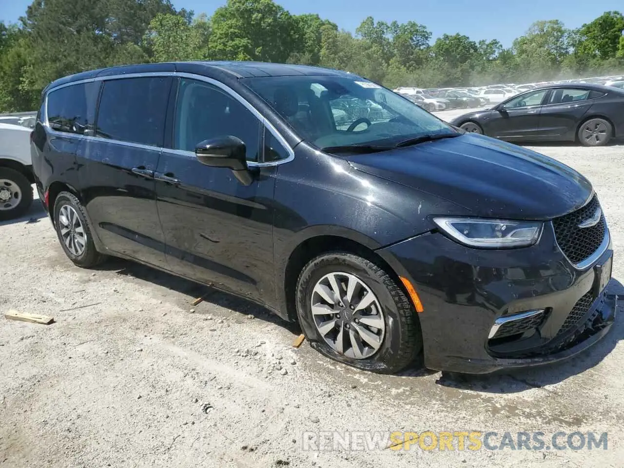 4 Photograph of a damaged car 2C4RC1S76RR103019 CHRYSLER PACIFICA 2024