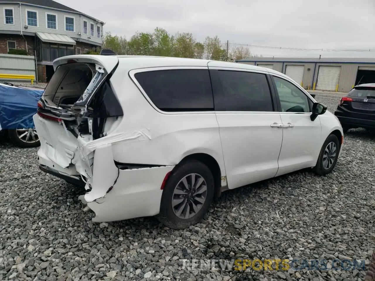 3 Фотография поврежденного автомобиля 2C4RC1S78RR117746 CHRYSLER PACIFICA 2024