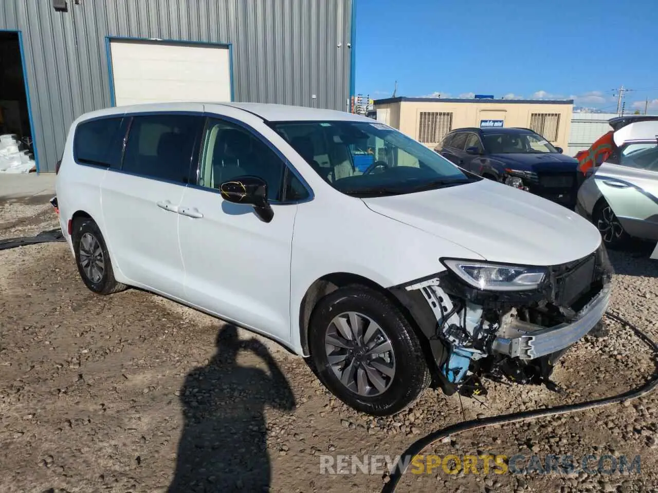 4 Photograph of a damaged car 2C4RC1S78RR123711 CHRYSLER PACIFICA 2024