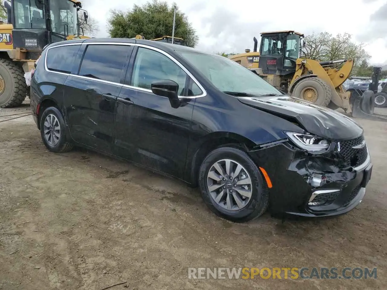 4 Photograph of a damaged car 2C4RC1S79RR130621 CHRYSLER PACIFICA 2024