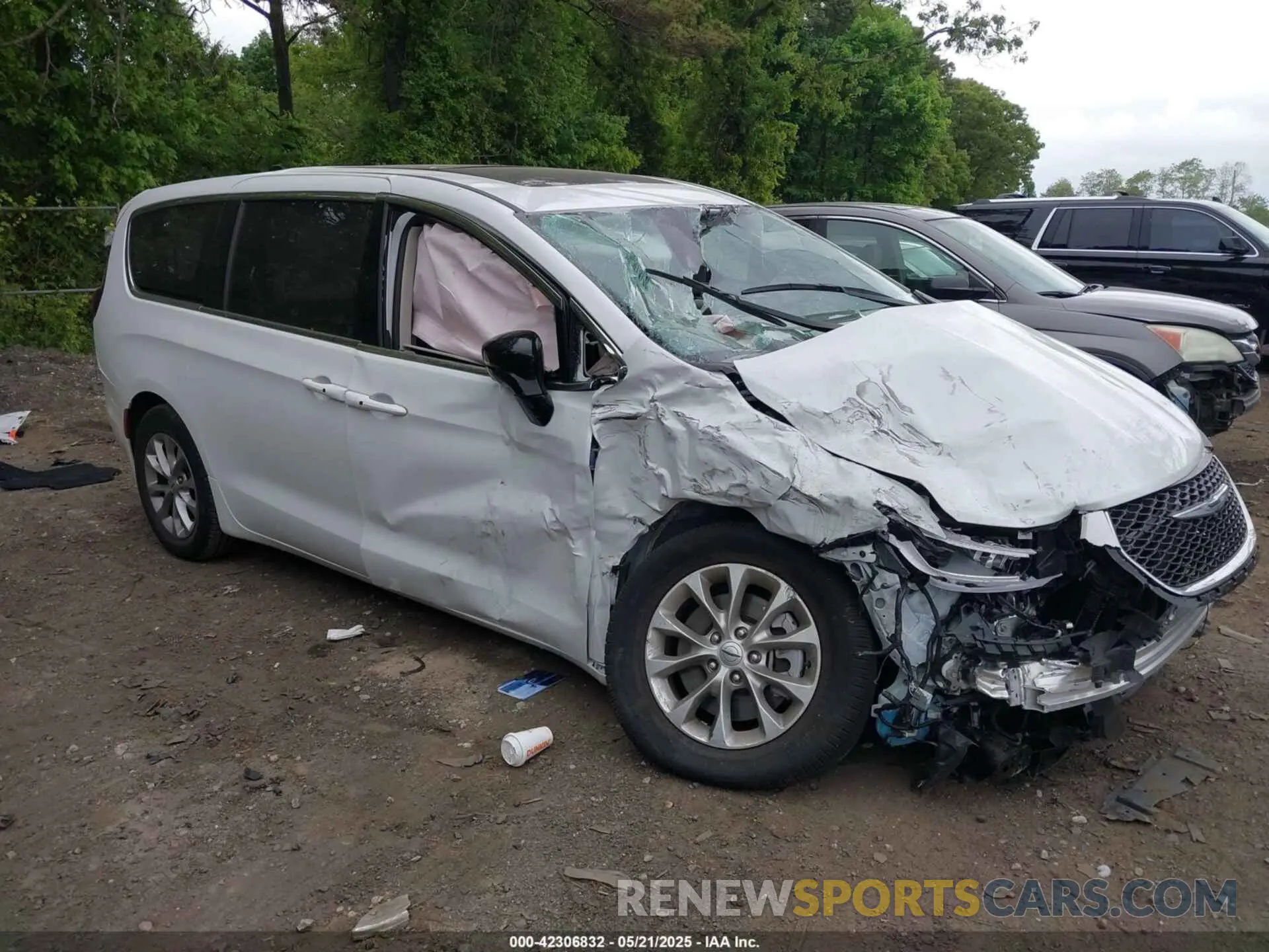 14 Photograph of a damaged car 2C4RC3BG0RR204617 CHRYSLER PACIFICA 2024