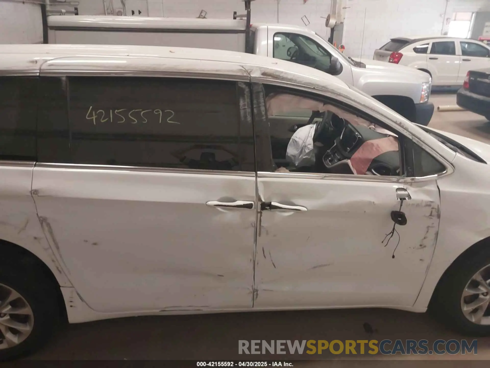17 Photograph of a damaged car 2C4RC3BG7RR153925 CHRYSLER PACIFICA 2024