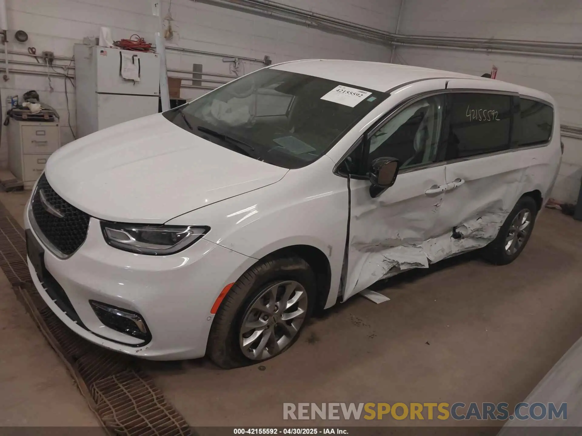 2 Photograph of a damaged car 2C4RC3BG7RR153925 CHRYSLER PACIFICA 2024