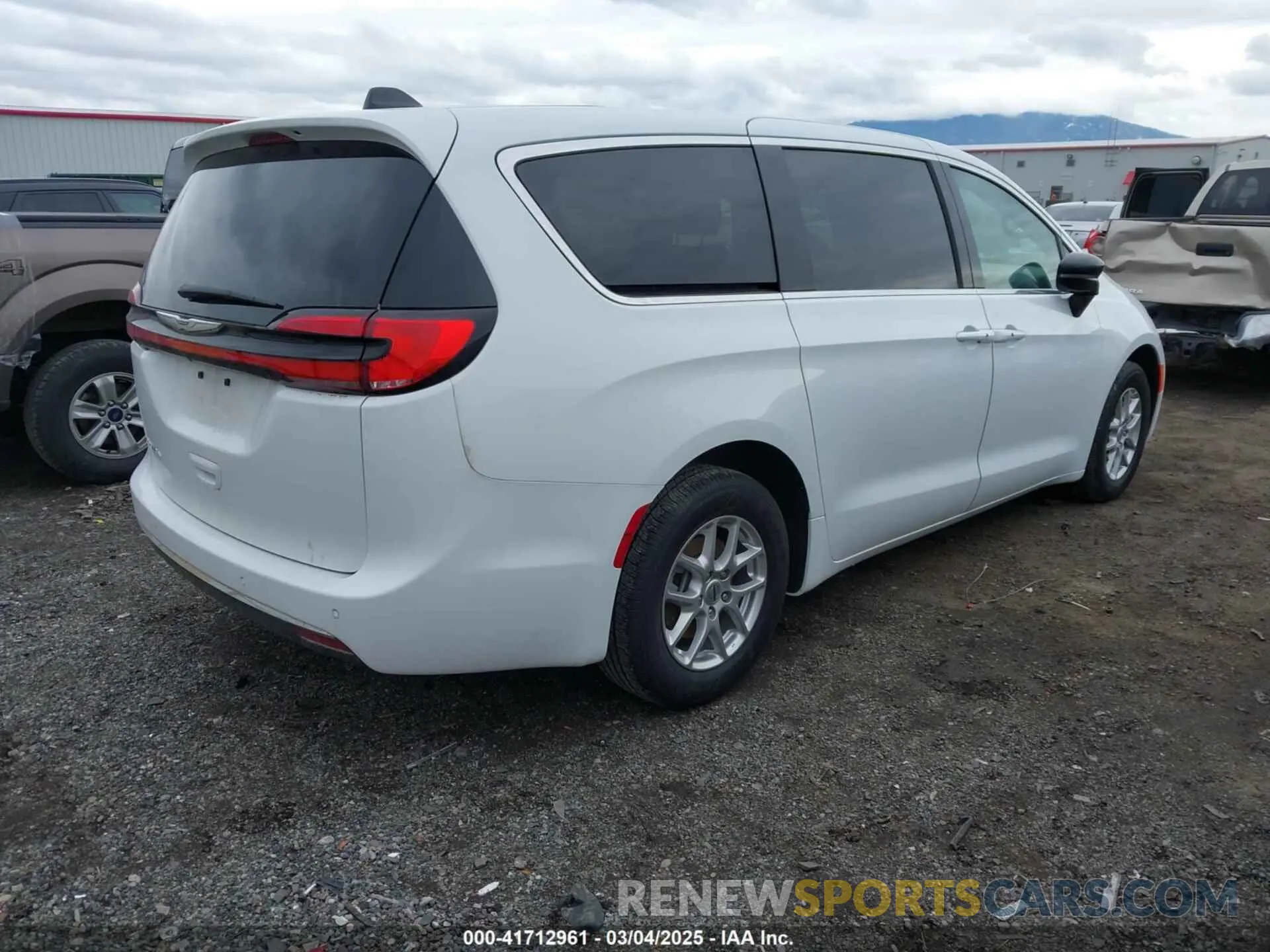 4 Photograph of a damaged car 2C4RC1BG0SR516589 CHRYSLER PACIFICA 2025