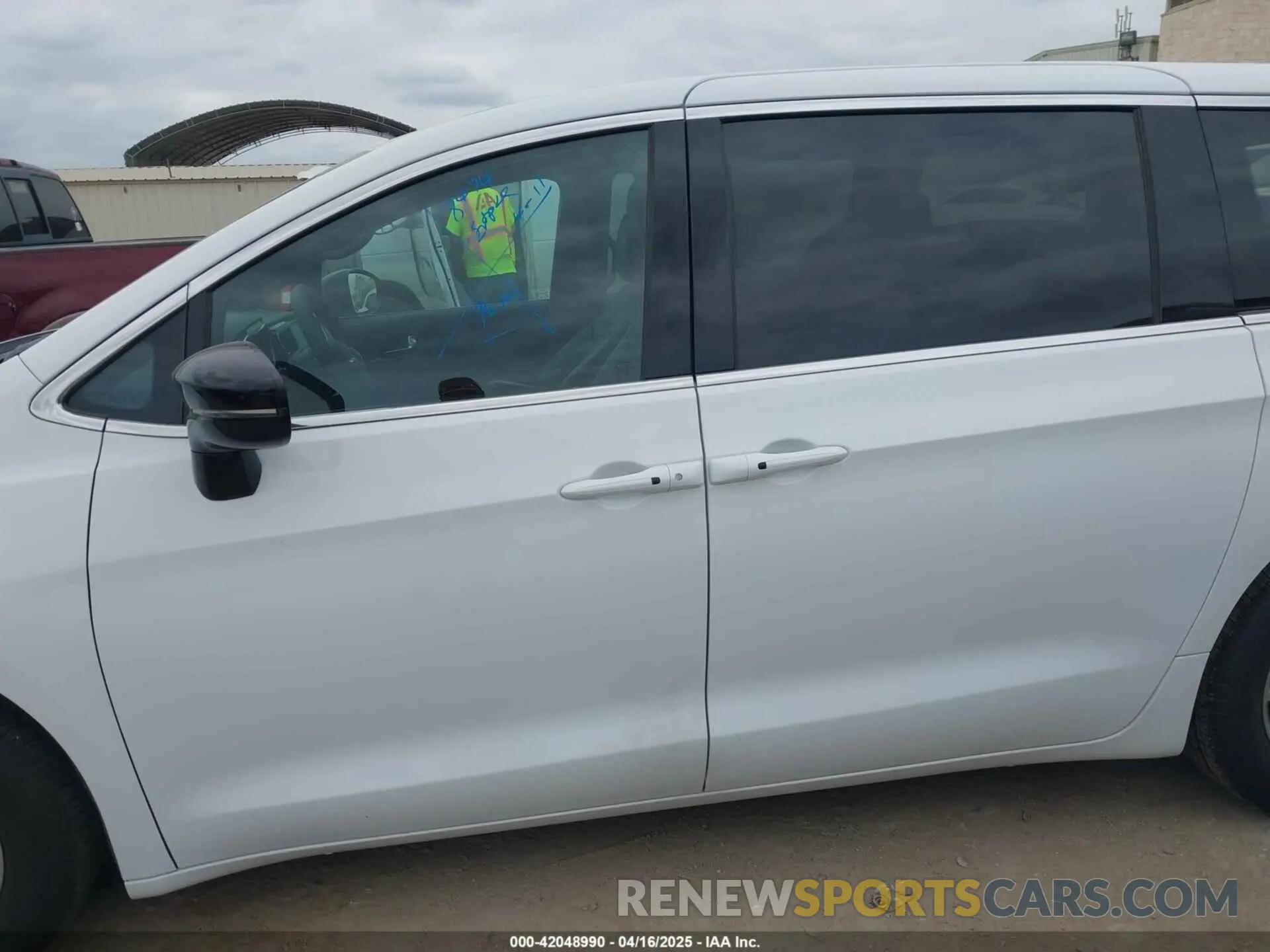 15 Photograph of a damaged car 2C4RC1BG0SR539337 CHRYSLER PACIFICA 2025