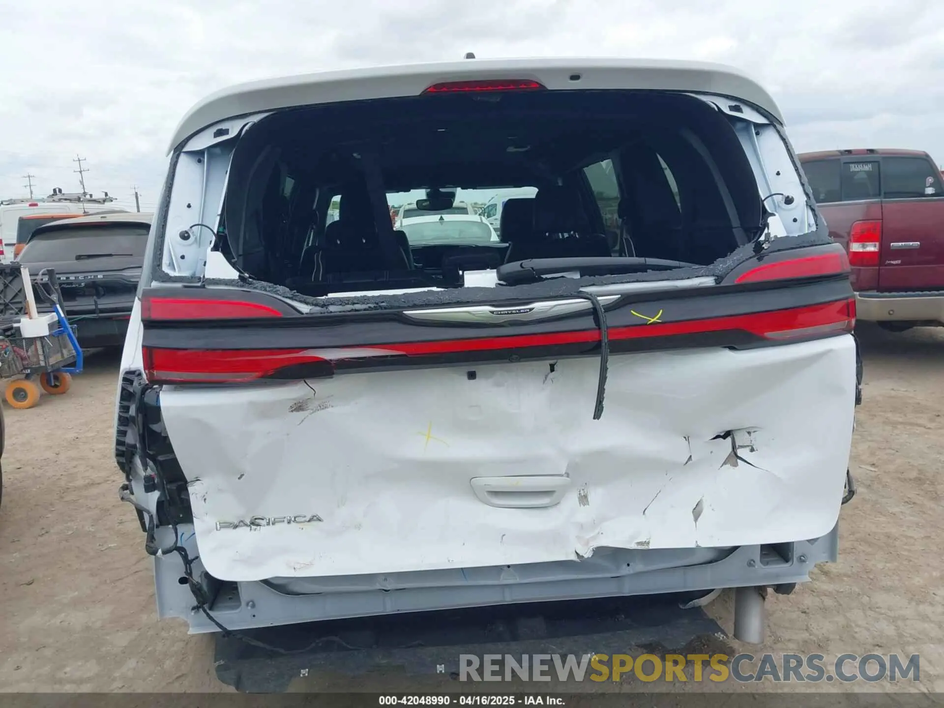 17 Photograph of a damaged car 2C4RC1BG0SR539337 CHRYSLER PACIFICA 2025